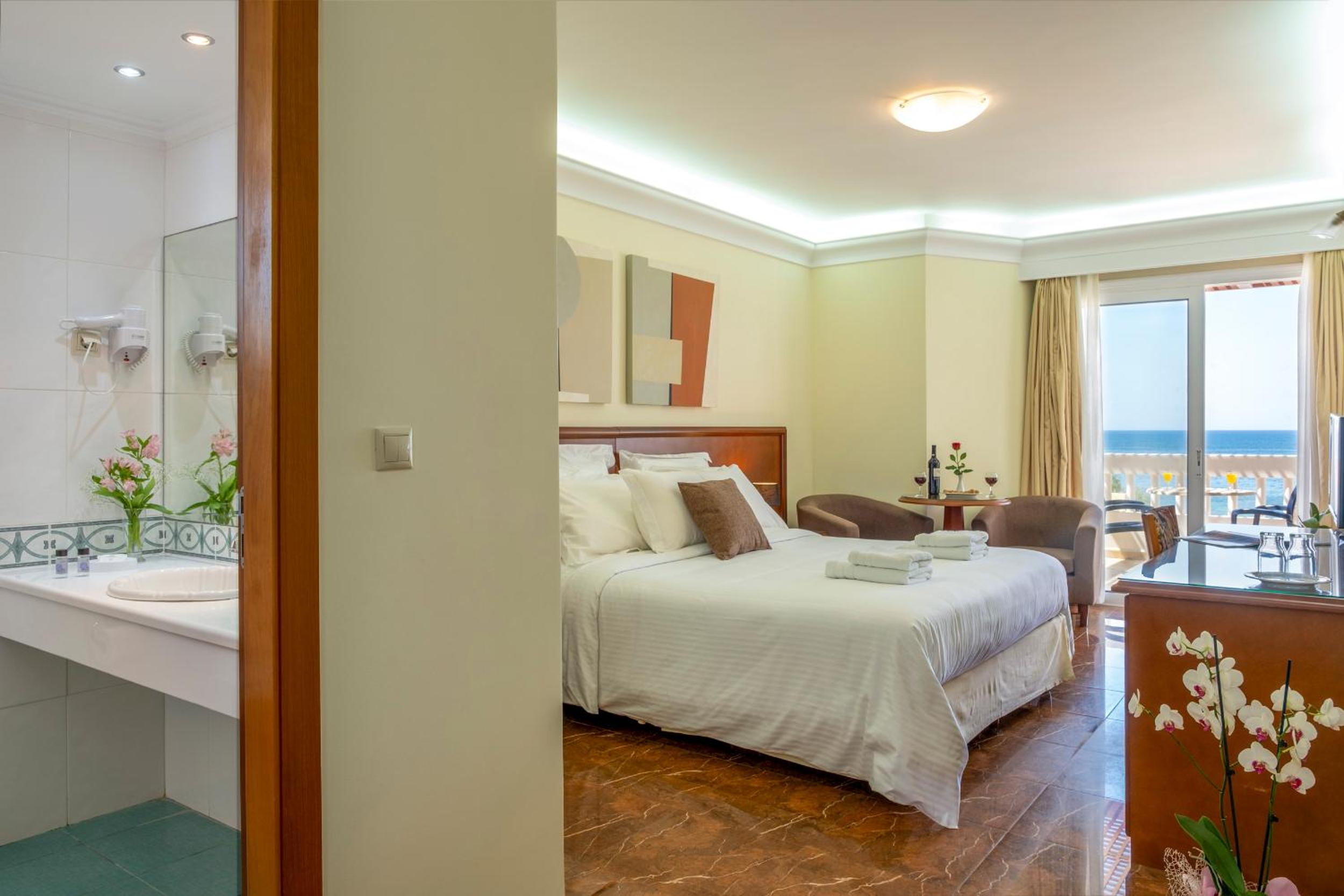 Superior Double  Room with Sea View - Photo 12