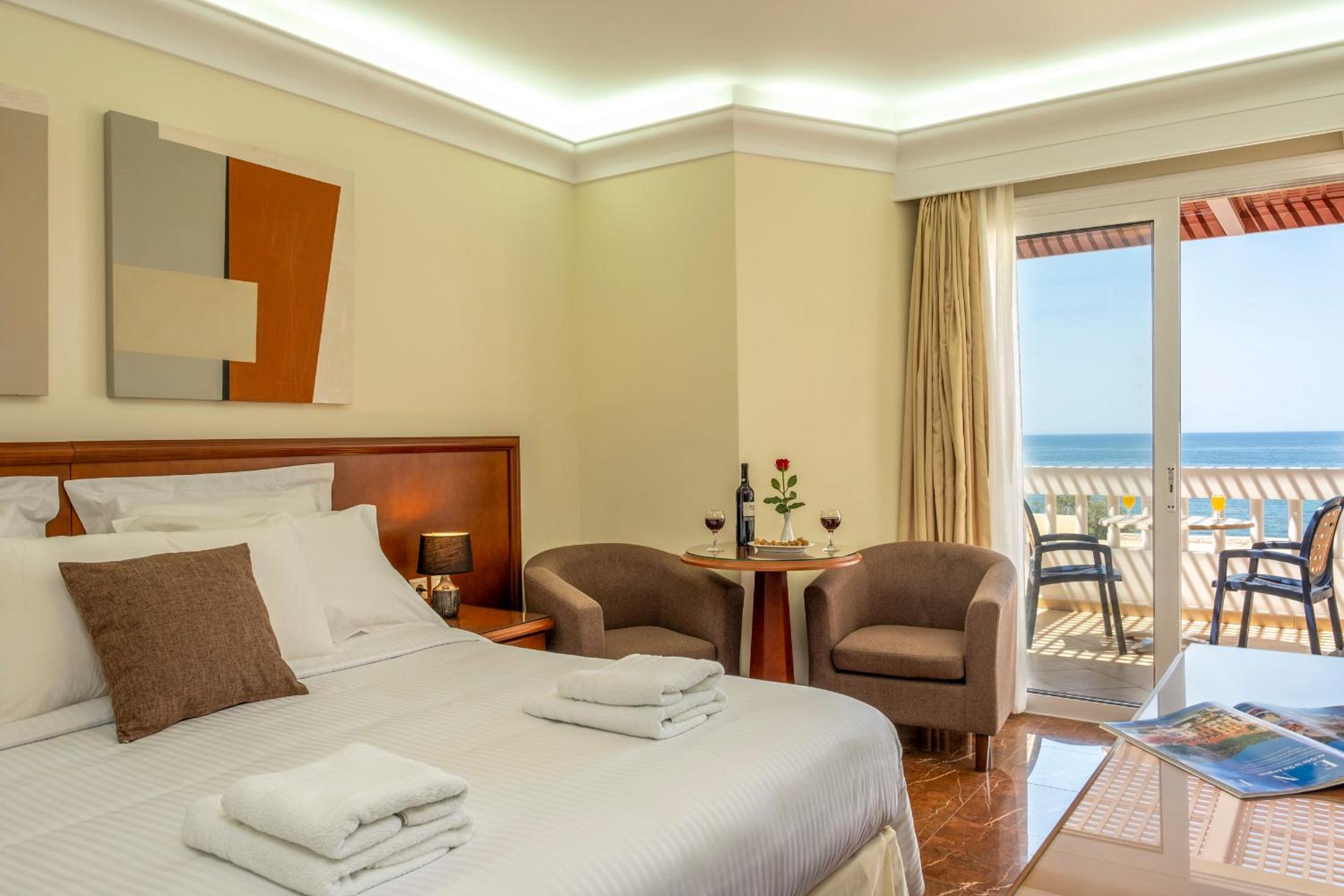 Superior Double  Room with Sea View - Photo 4