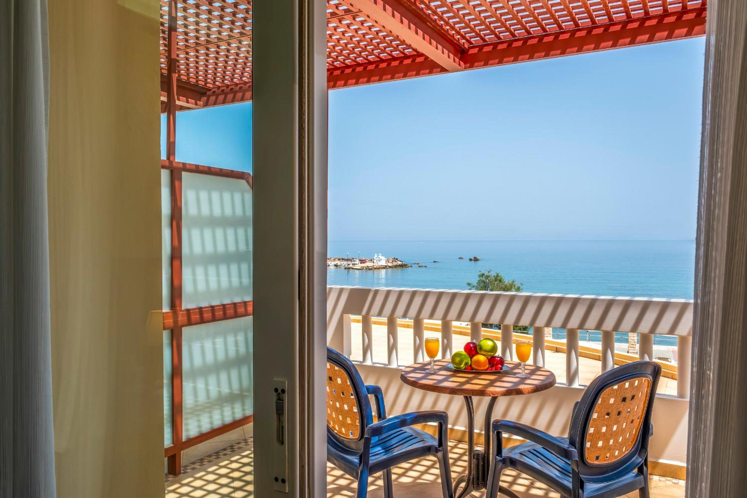 Superior Double  Room with Sea View - Photo 13