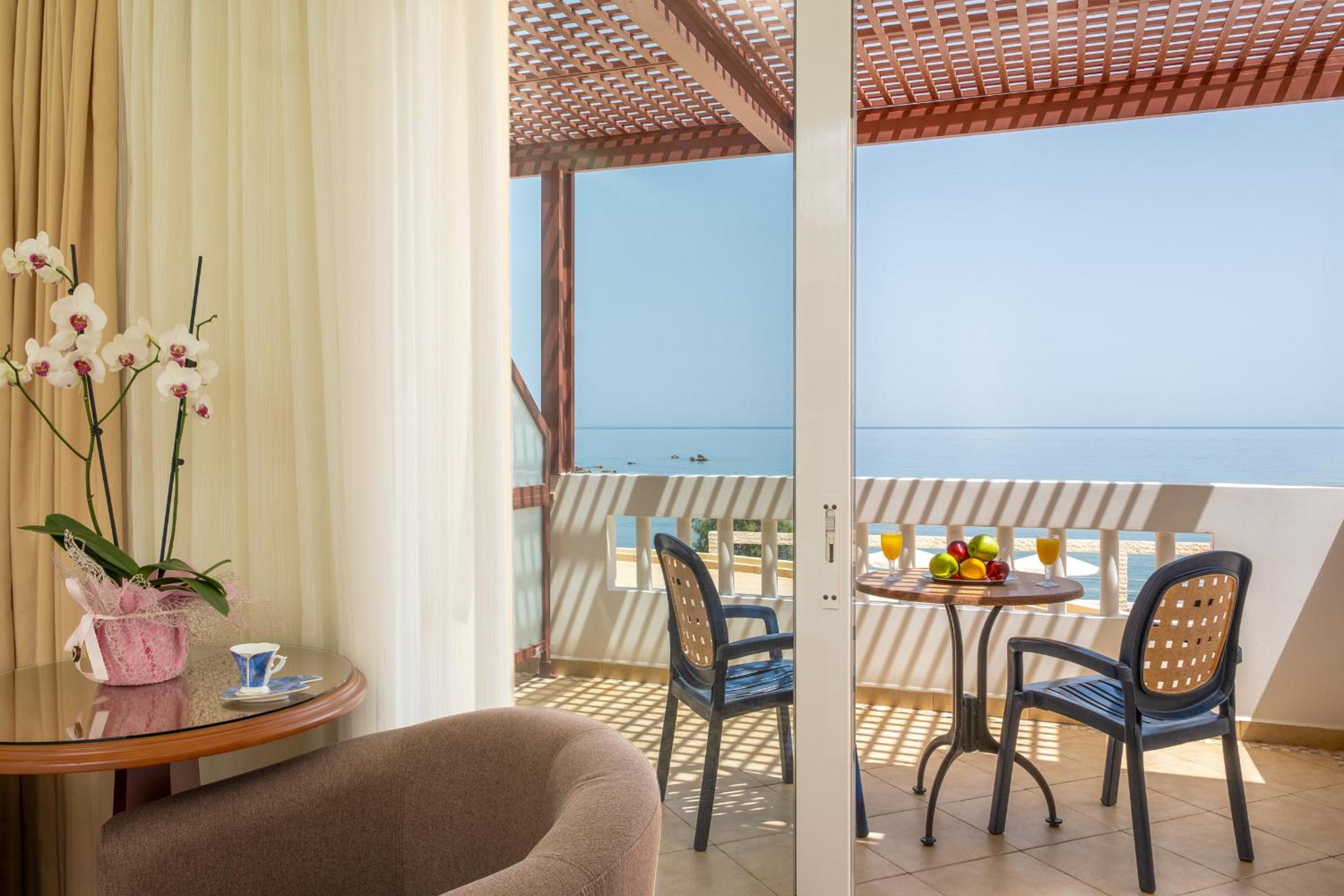 Superior Double  Room with Sea View - Photo 2