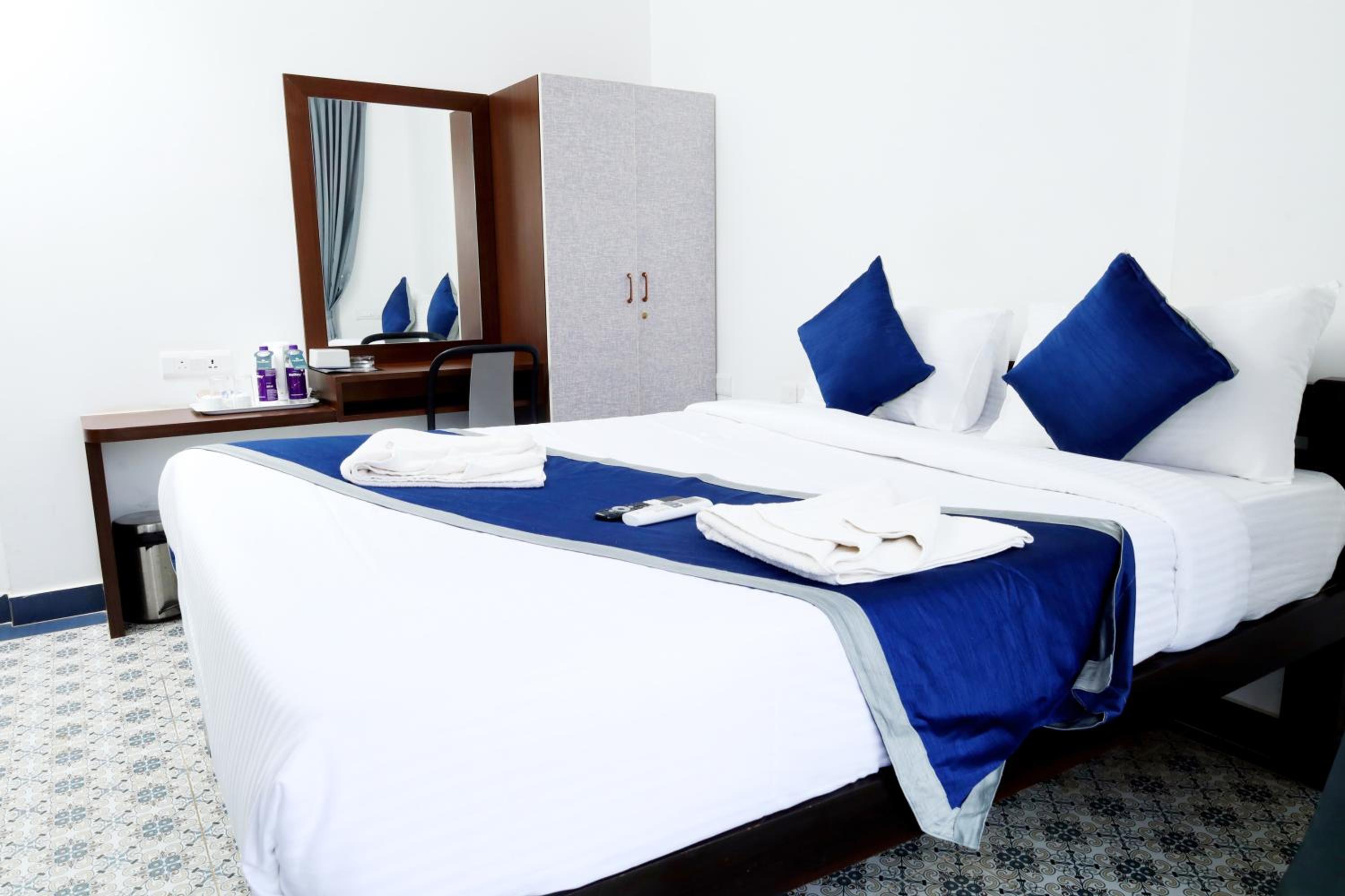 Queen Room with Balcony photo 3