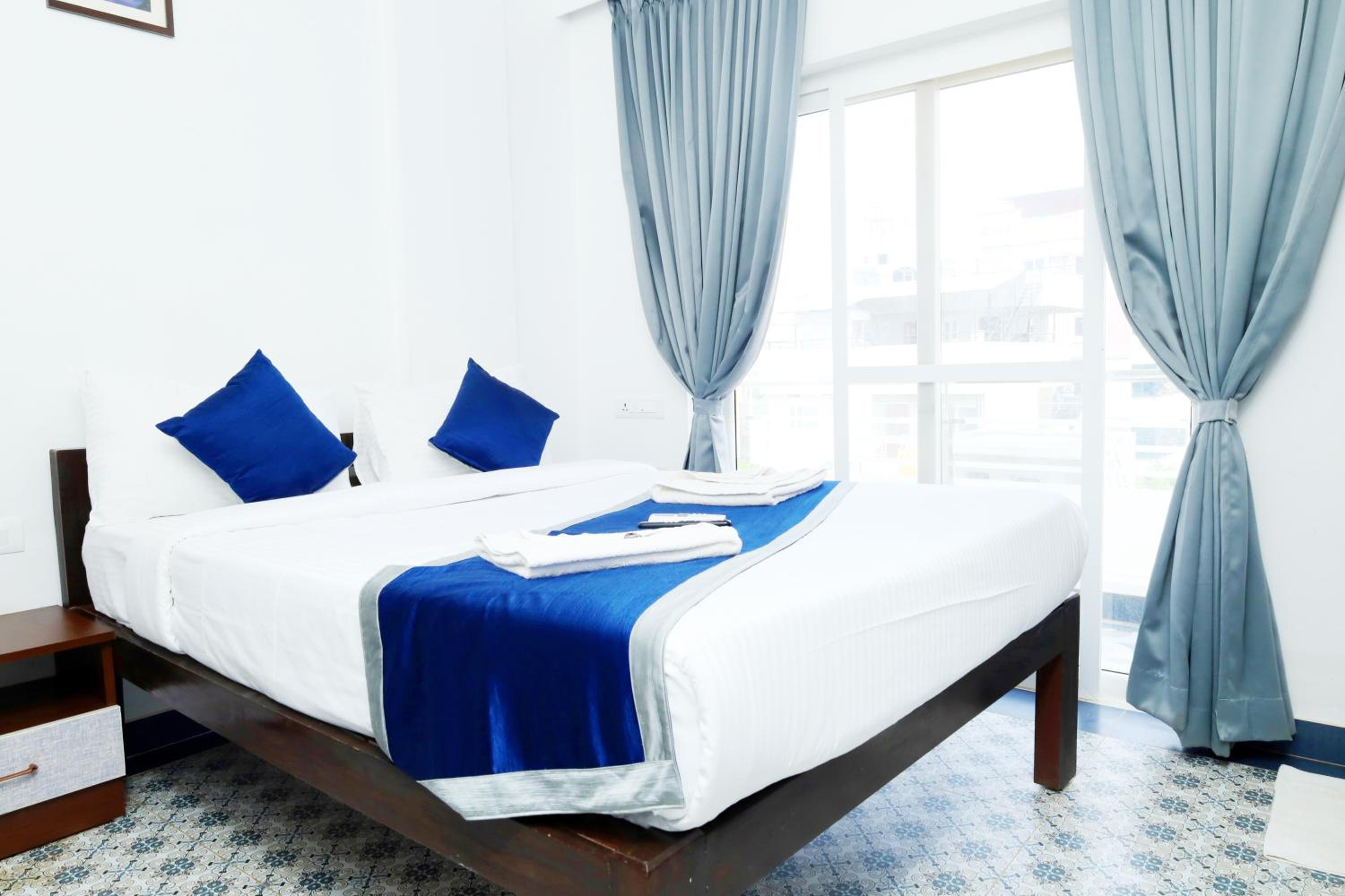 Queen Room with Balcony photo 1