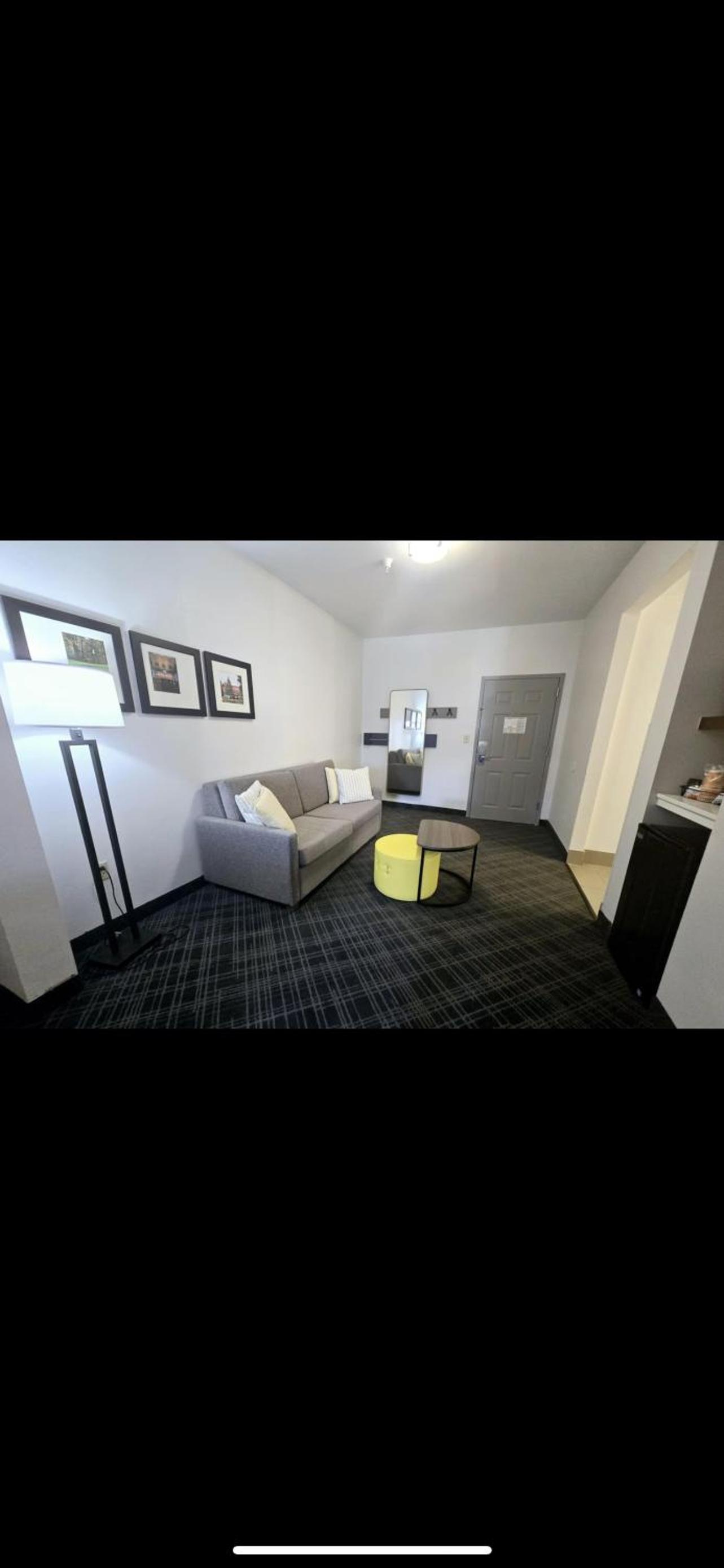 Queen Suite with Two Queen Beds - Non-Smoking - Photo 1