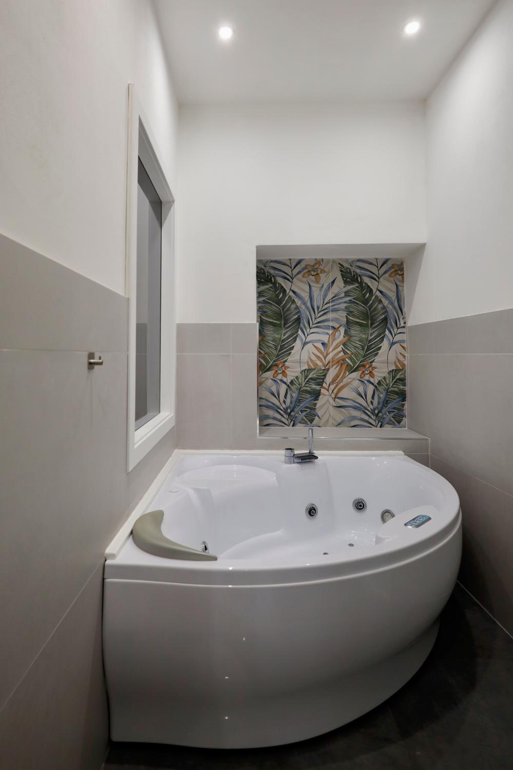 Studio with Spa Bath - Photo 10