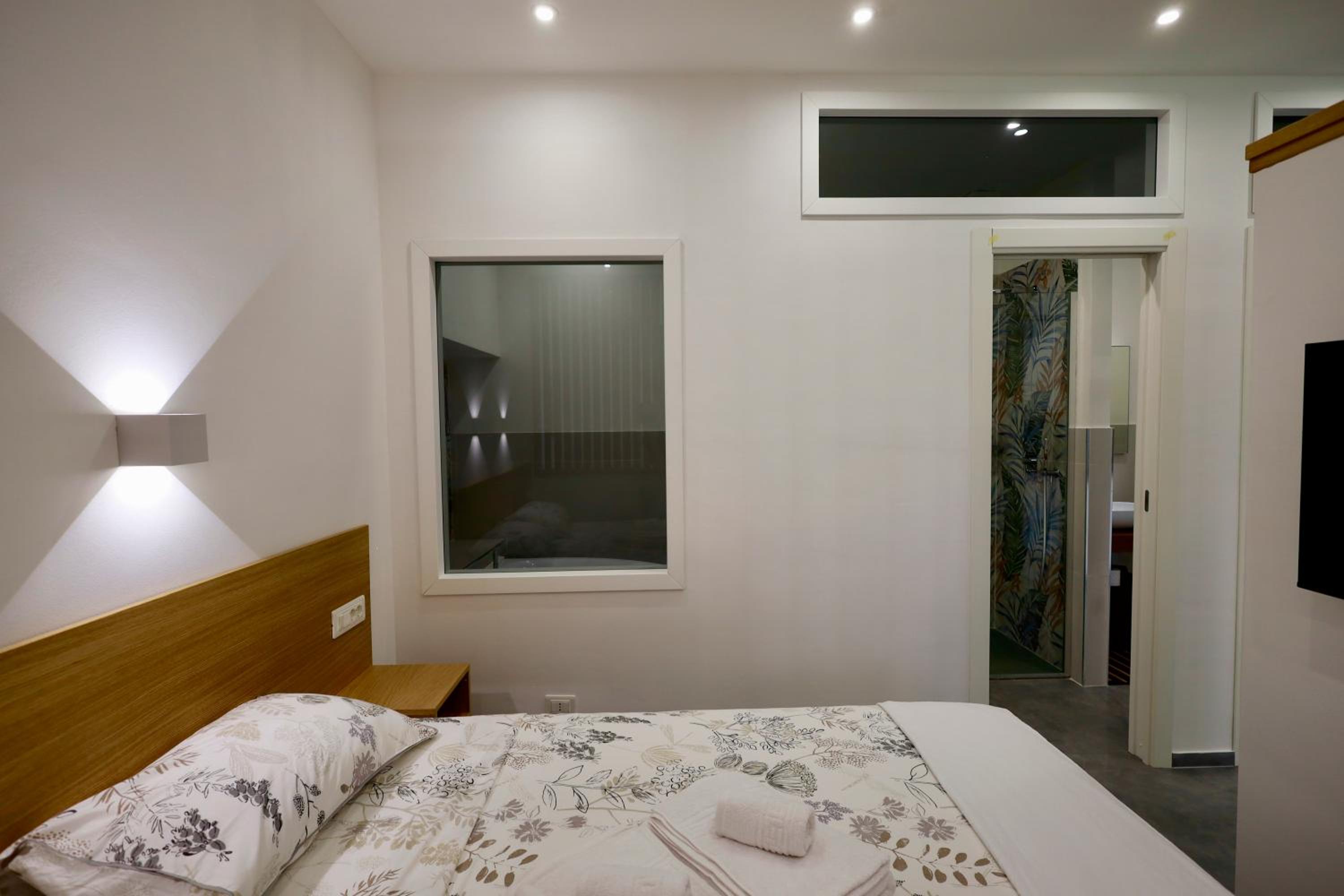 Studio with Spa Bath - Photo 28