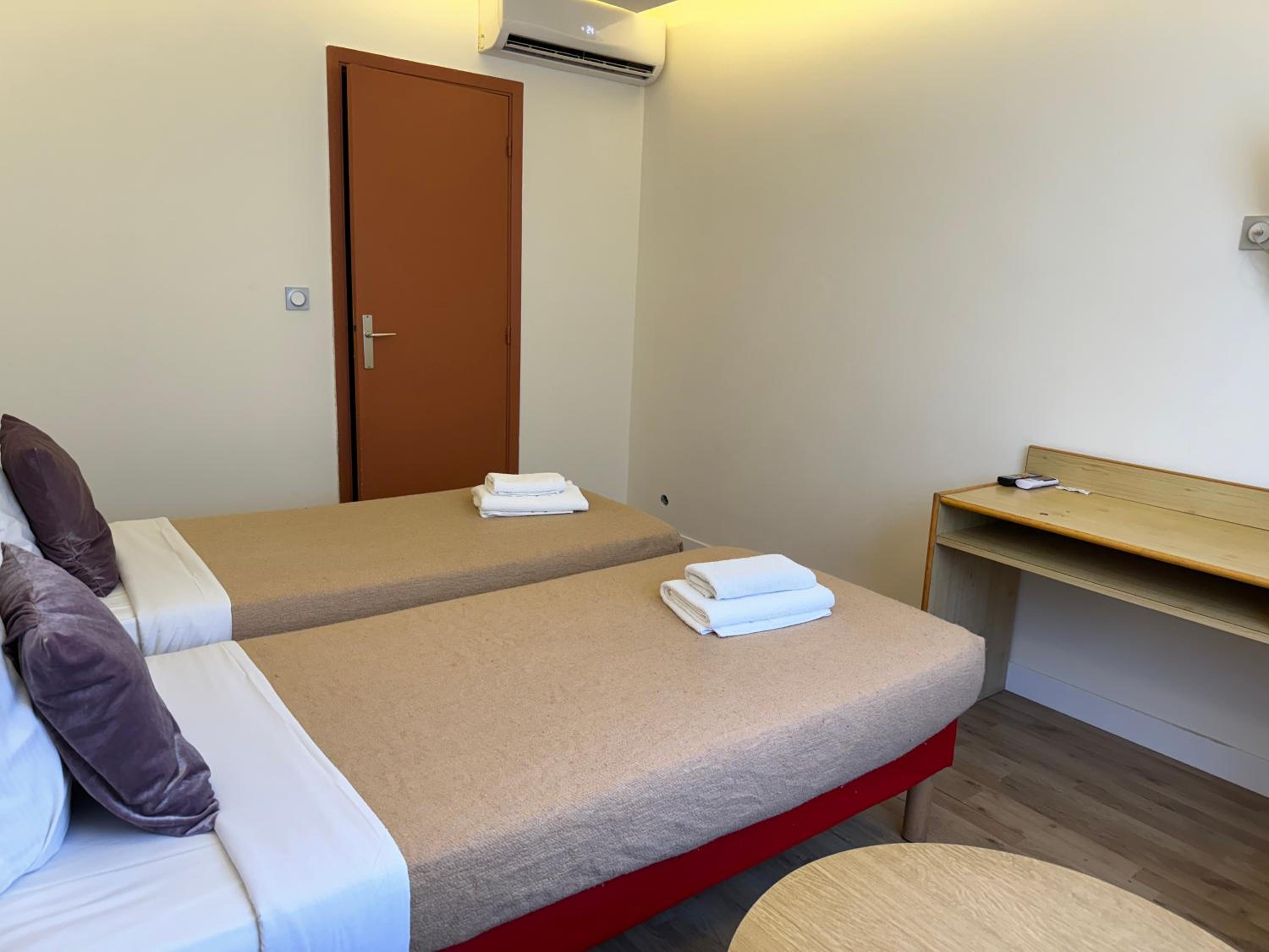 Twin Room - Photo 1