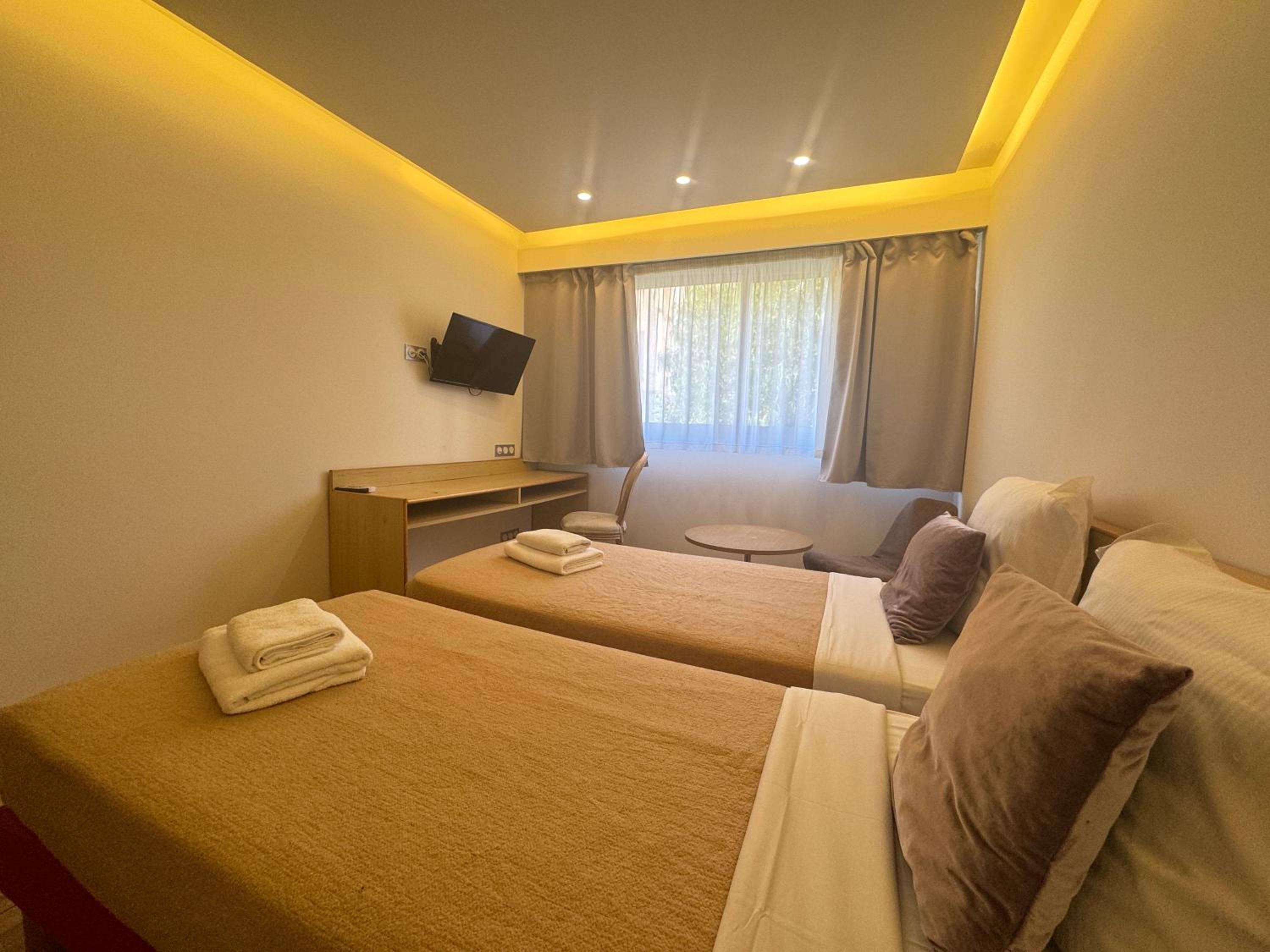 Twin Room - Photo 6