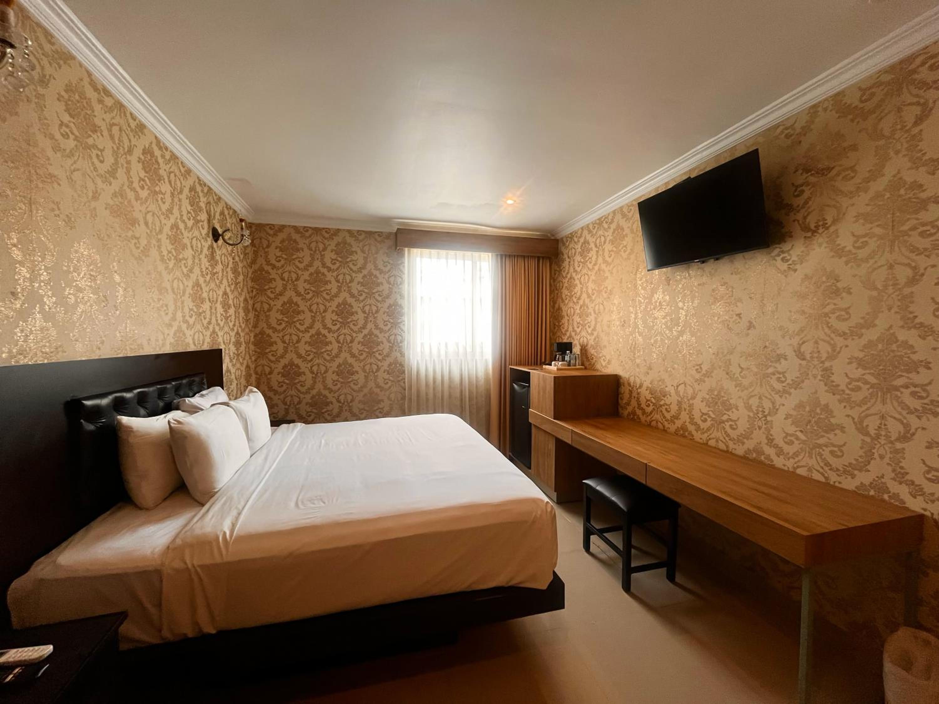 Standard King Room