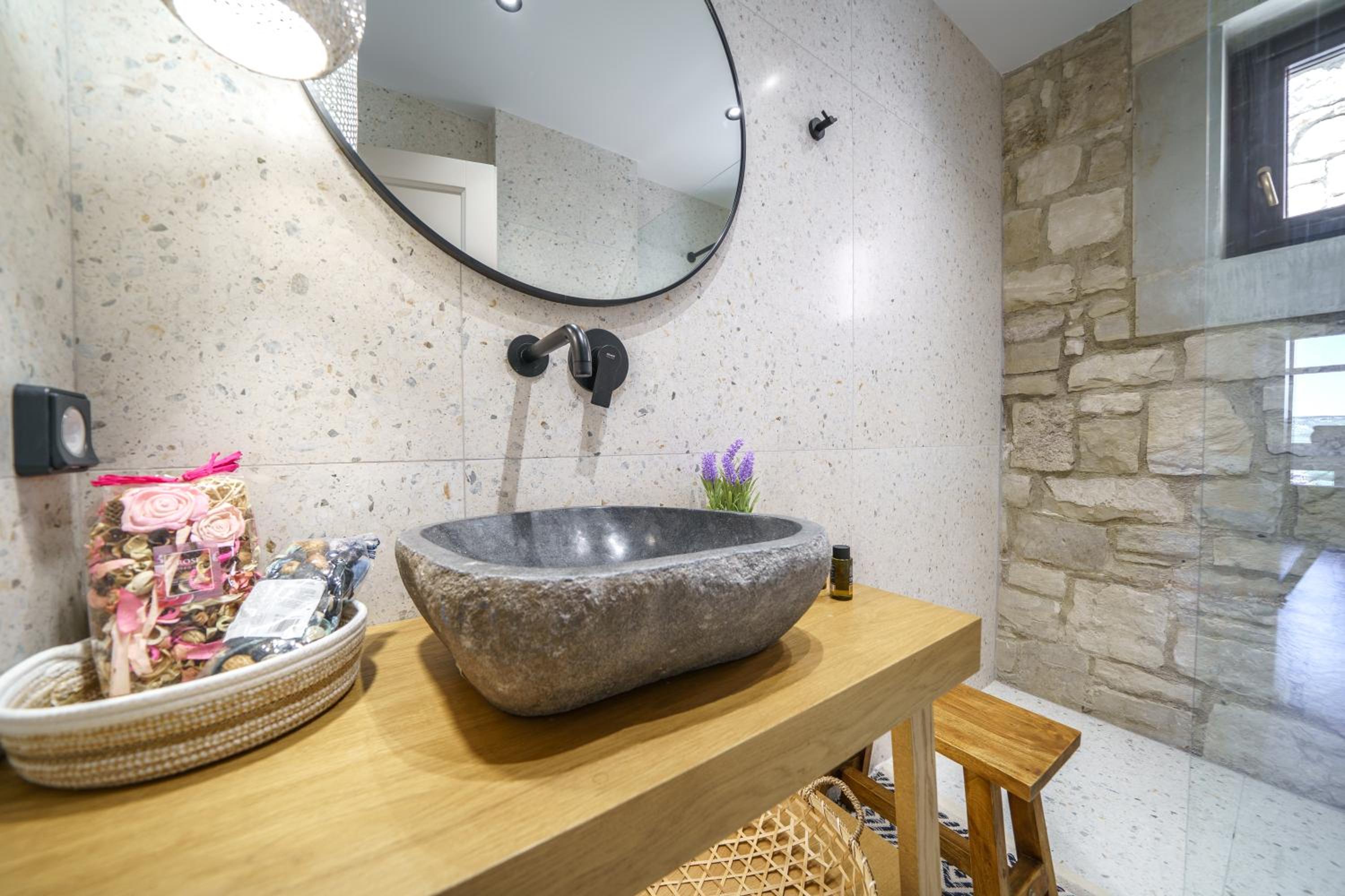 Villa with Private Pool - Photo 18