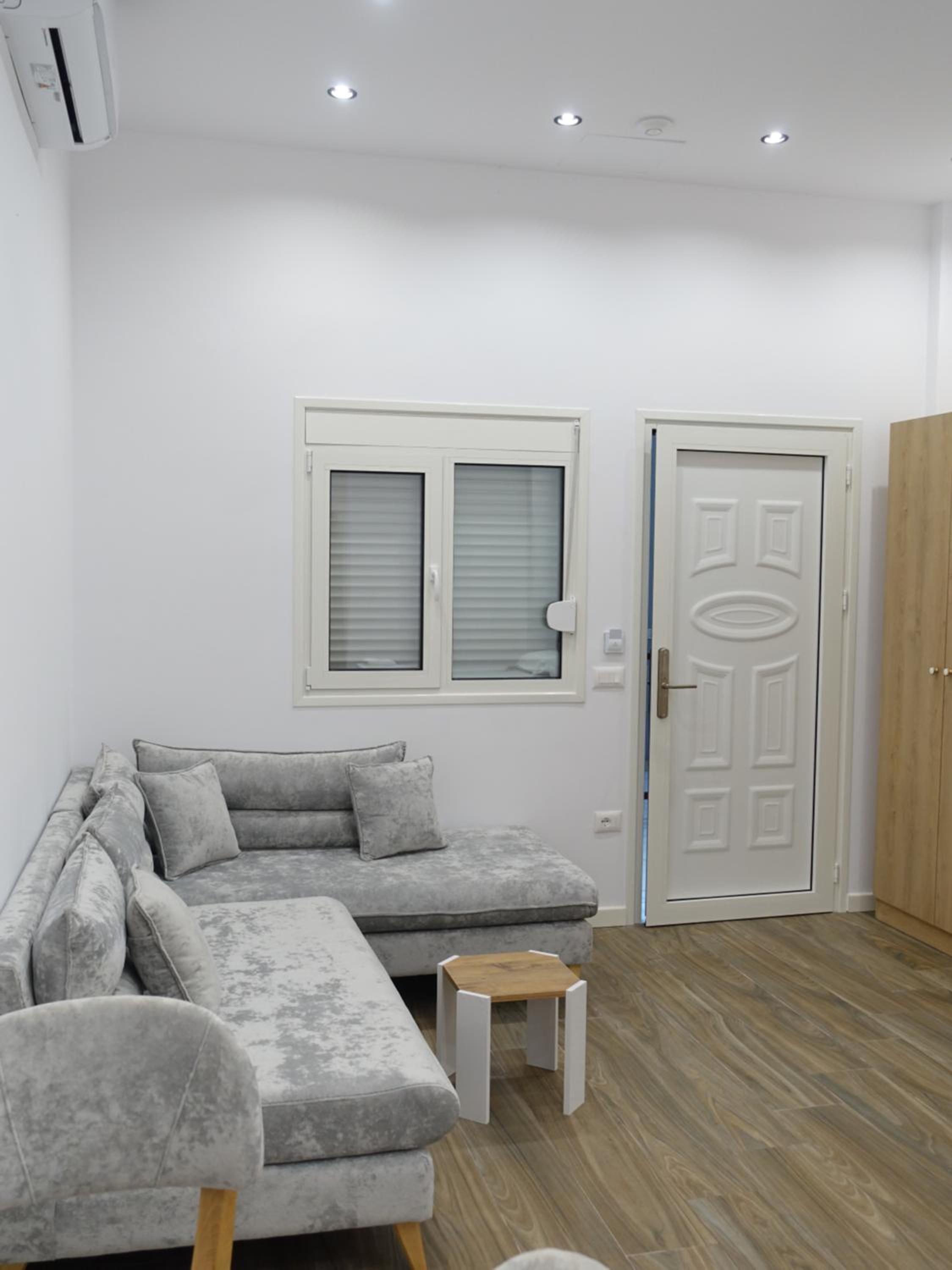 Studio Apartment with Balcony photo 2
