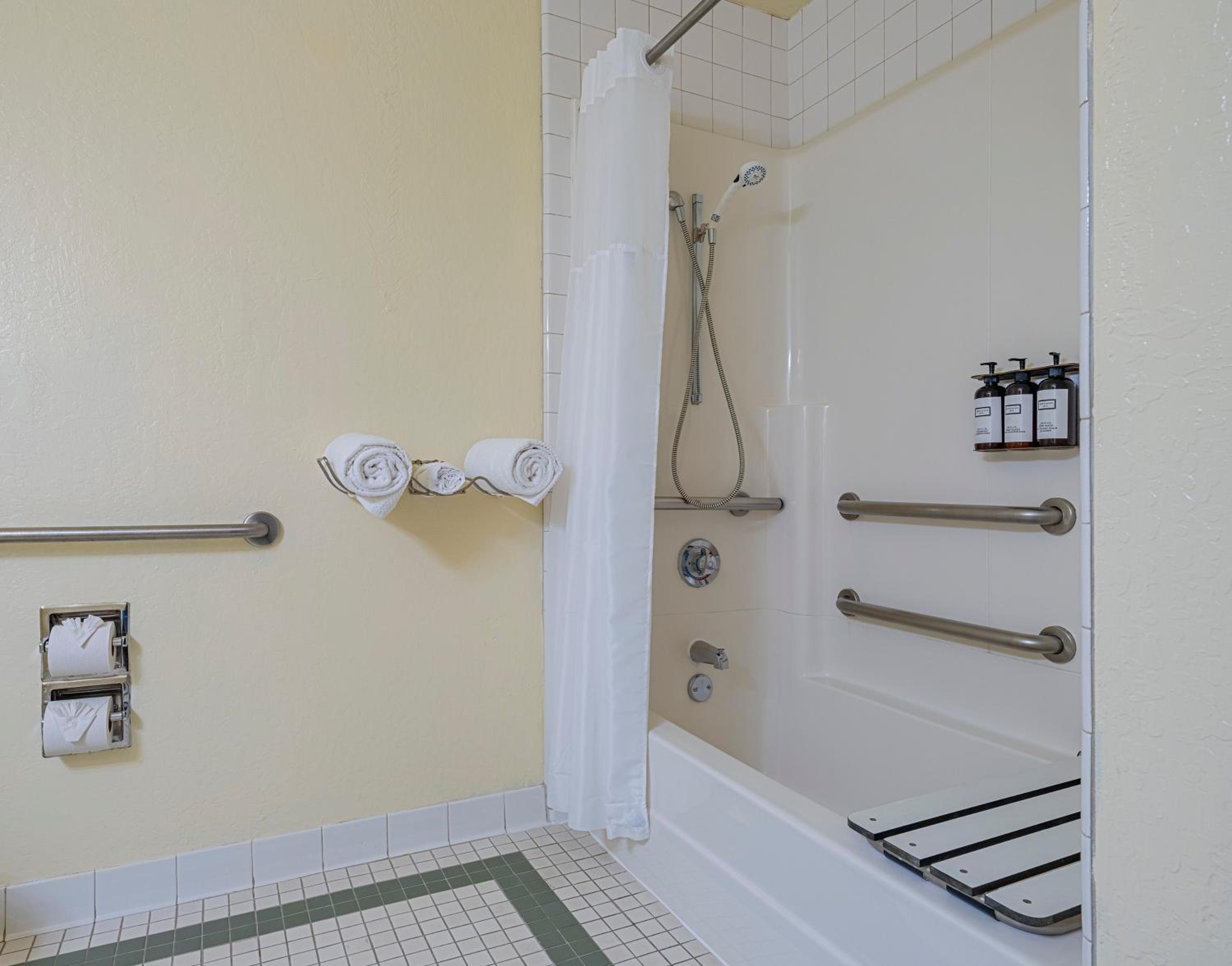 Standard Queen Room - Disability Access - Photo 2
