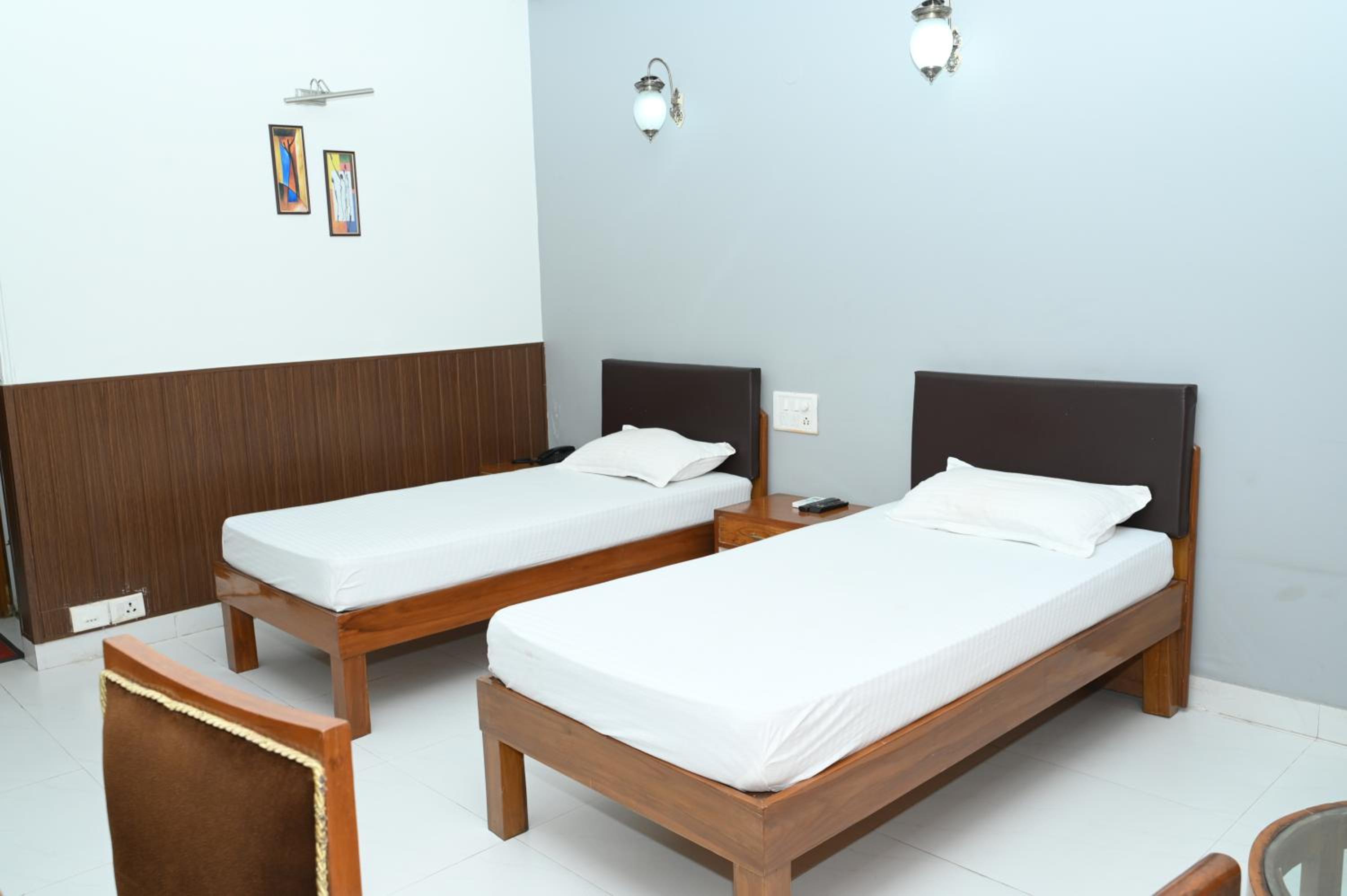 Twin Room With Private Bathroom photo 1
