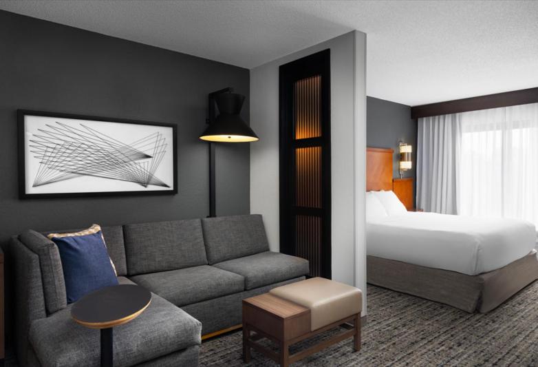 King Room with Sofa Bed - Photo 1