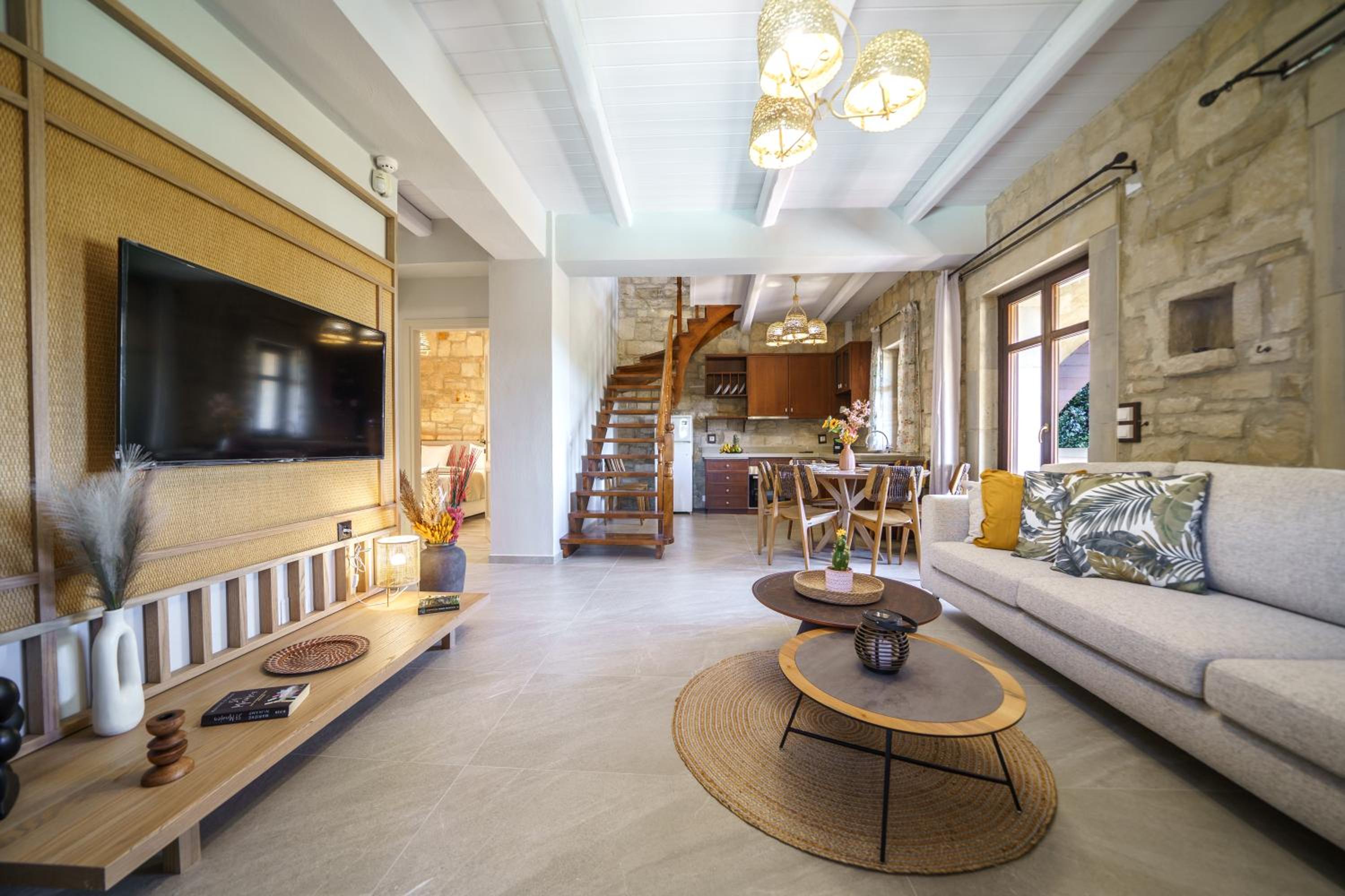 Villa with Private Pool - Photo 16