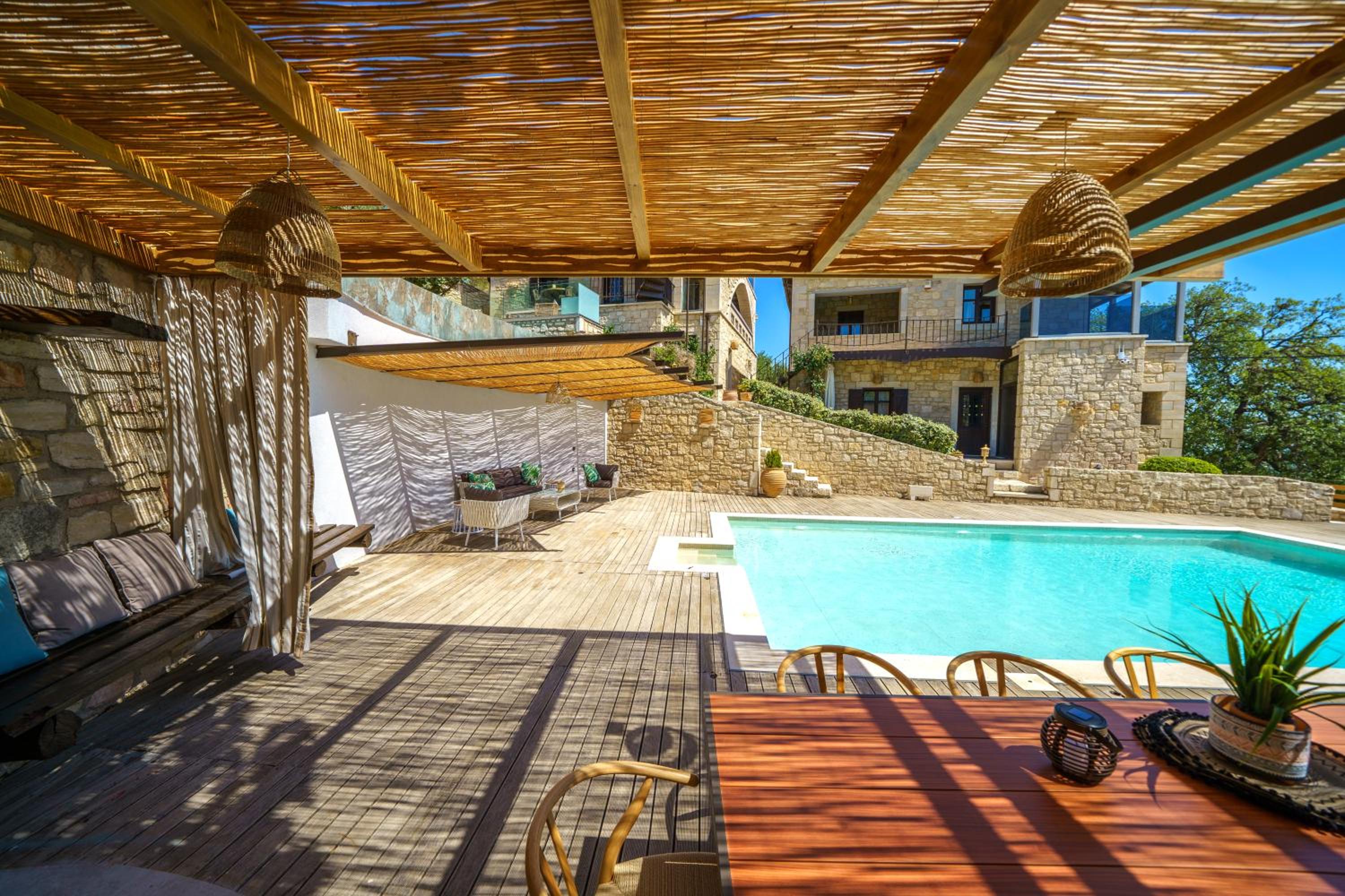 Villa with Private Pool - Photo 12