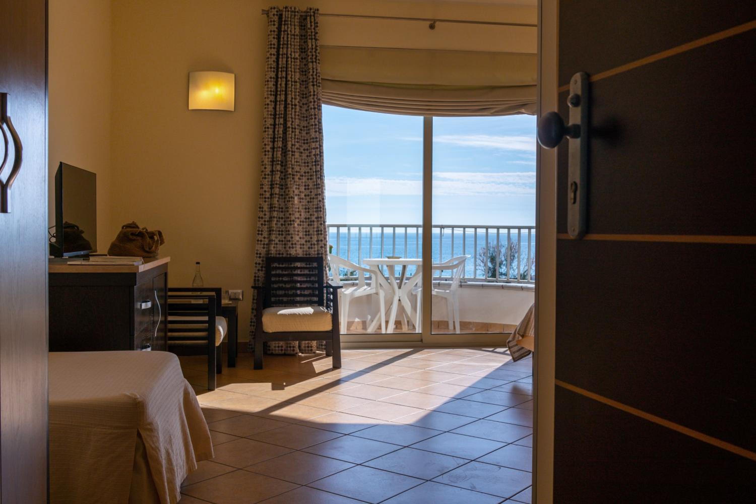 Deluxe Double Room with Sea View - Photo 1