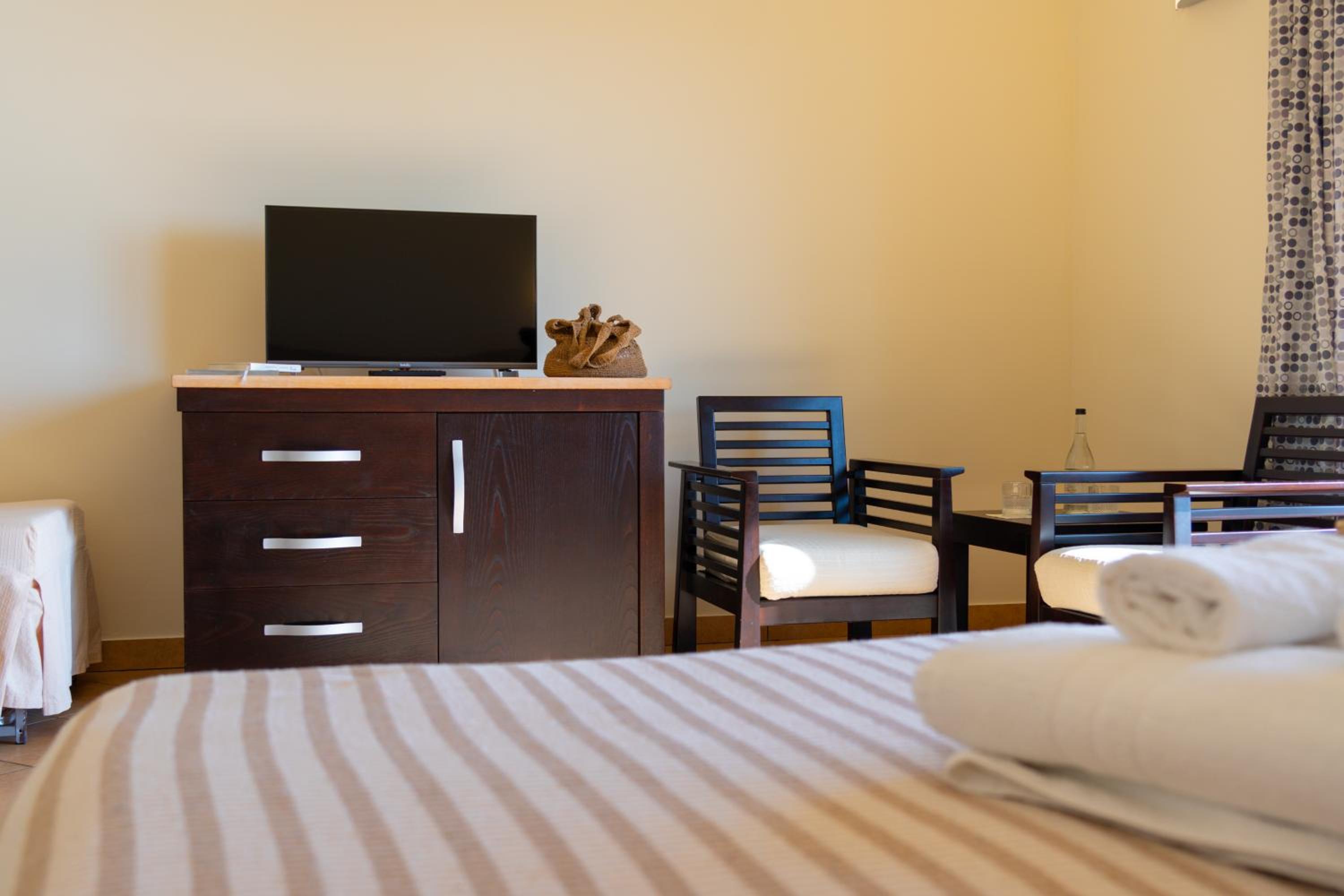 Deluxe Double Room with Sea View - Photo 6