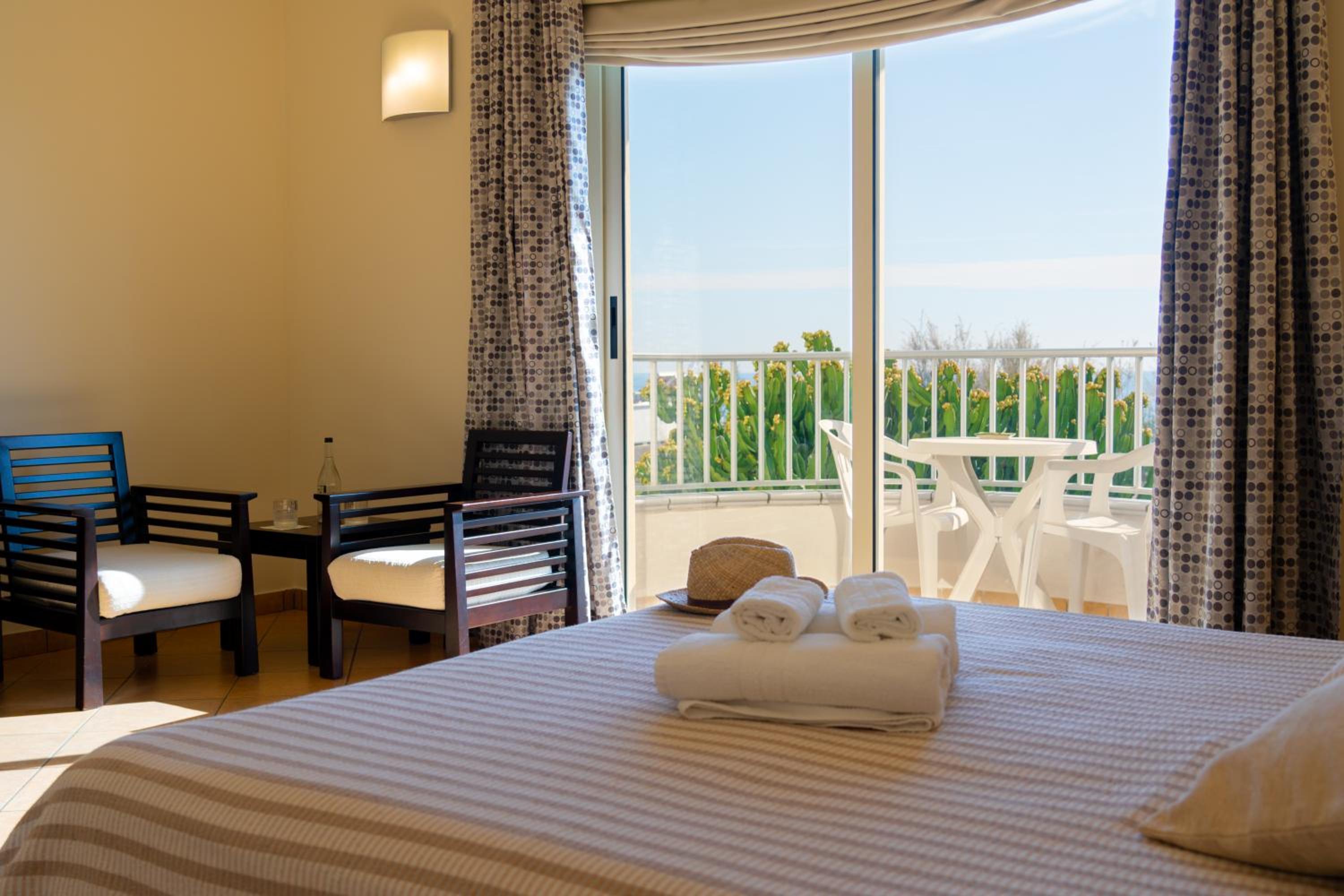 Deluxe Double Room with Sea View - Photo 9