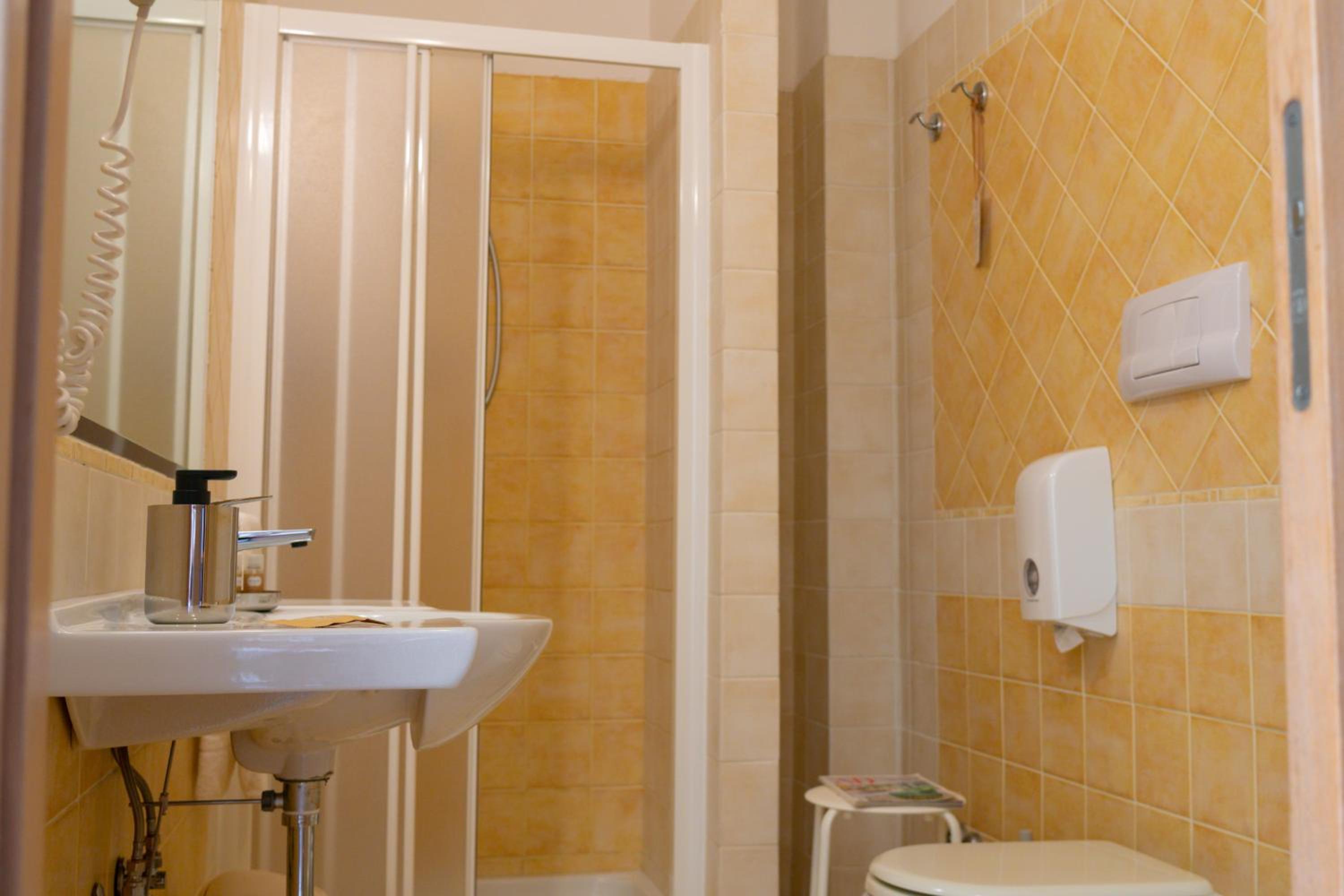 Deluxe Double Room with Sea View - Photo 4