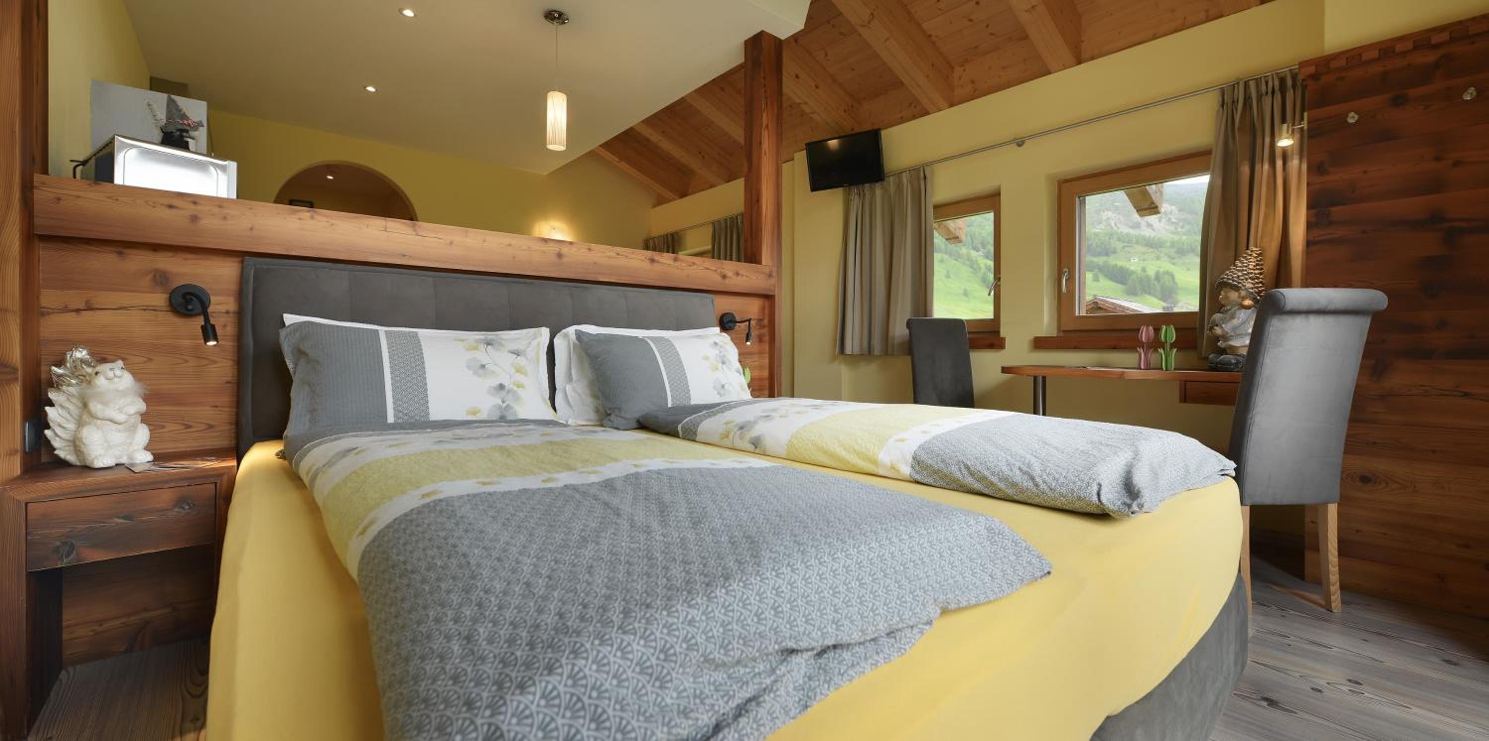 Deluxe Suite - Photo 8