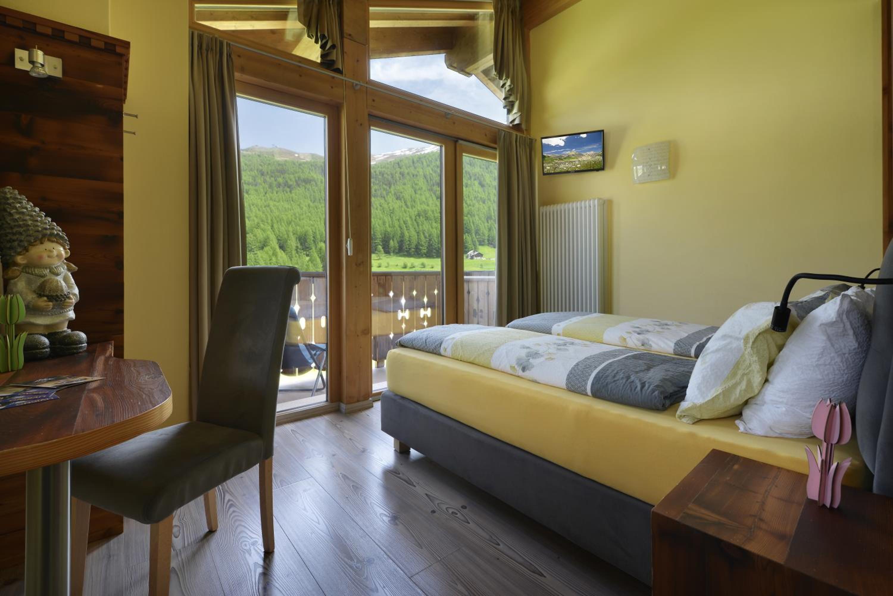 Deluxe Suite - Photo 1