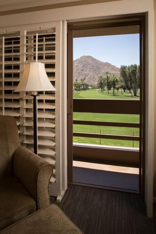 Standard King Room with View - Photo 6