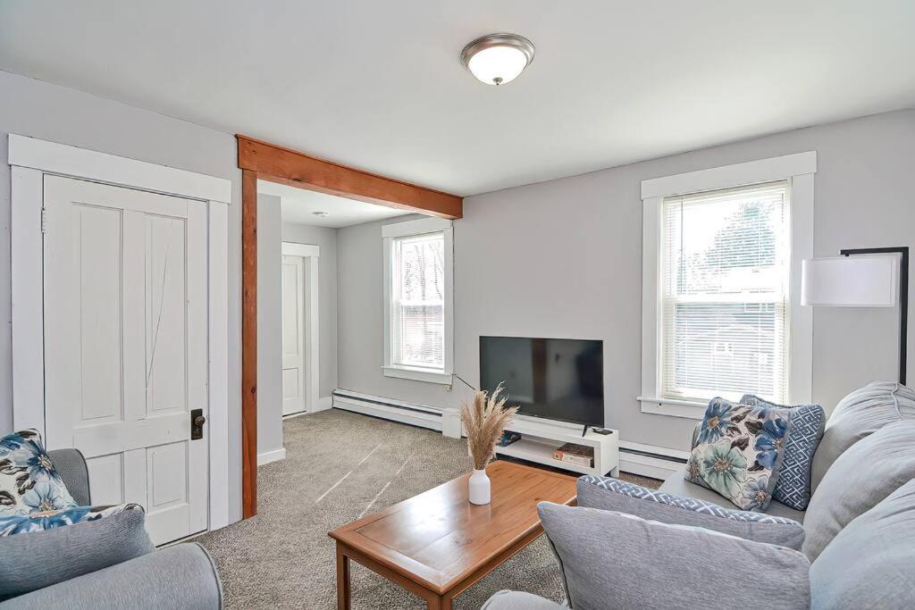 Three-Bedroom Apartment photo 1