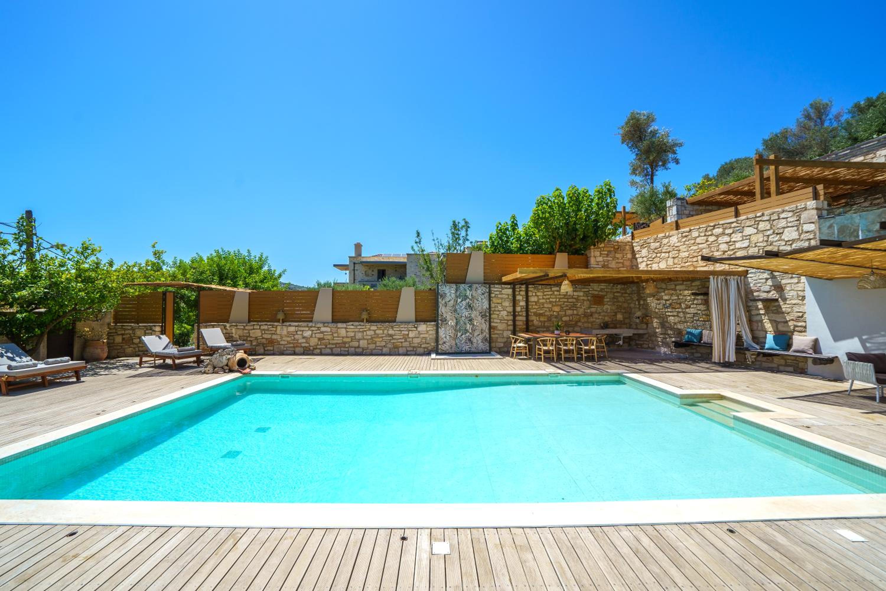 Villa with Private Pool - Photo 14