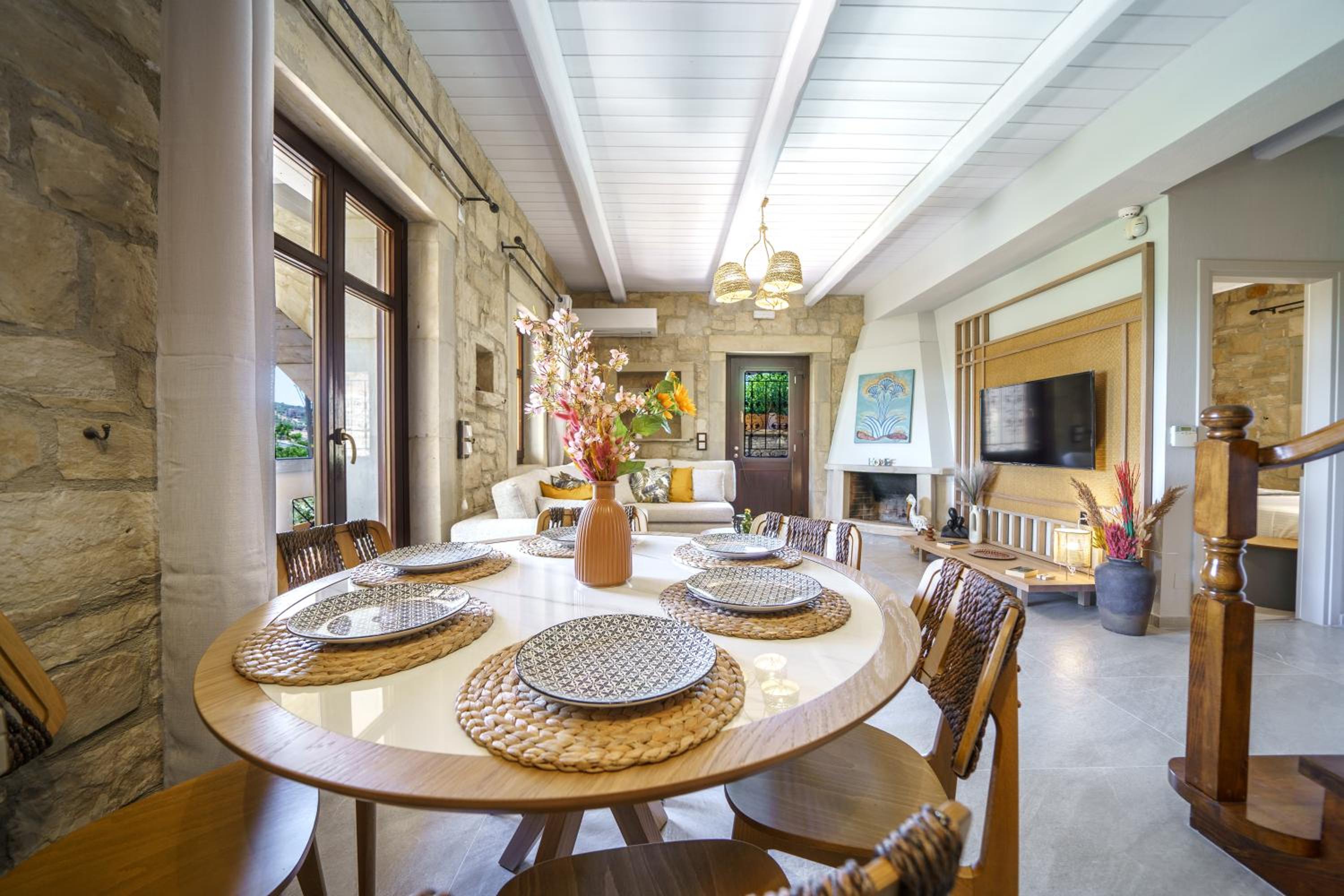 Villa with Private Pool - Photo 7