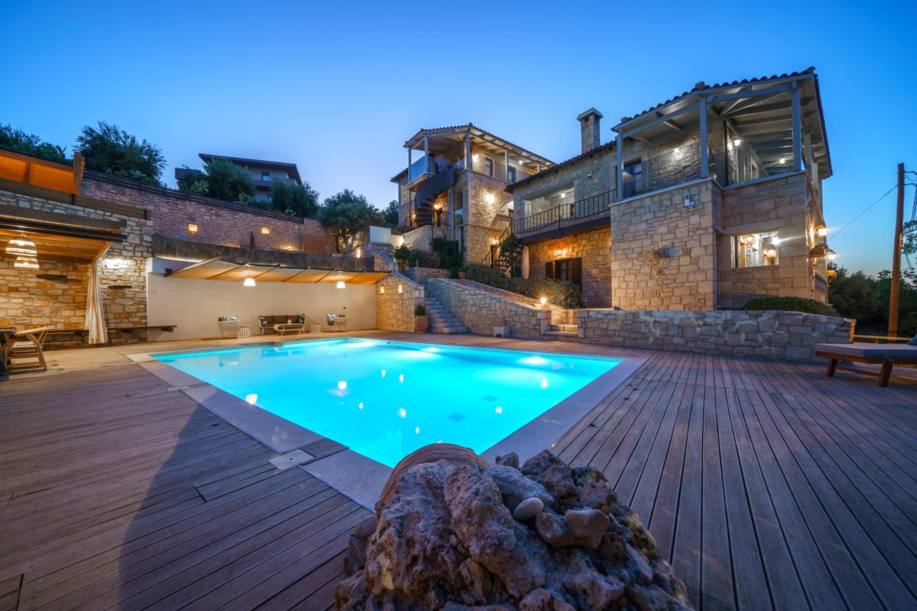 Villa with Private Pool - Photo 10