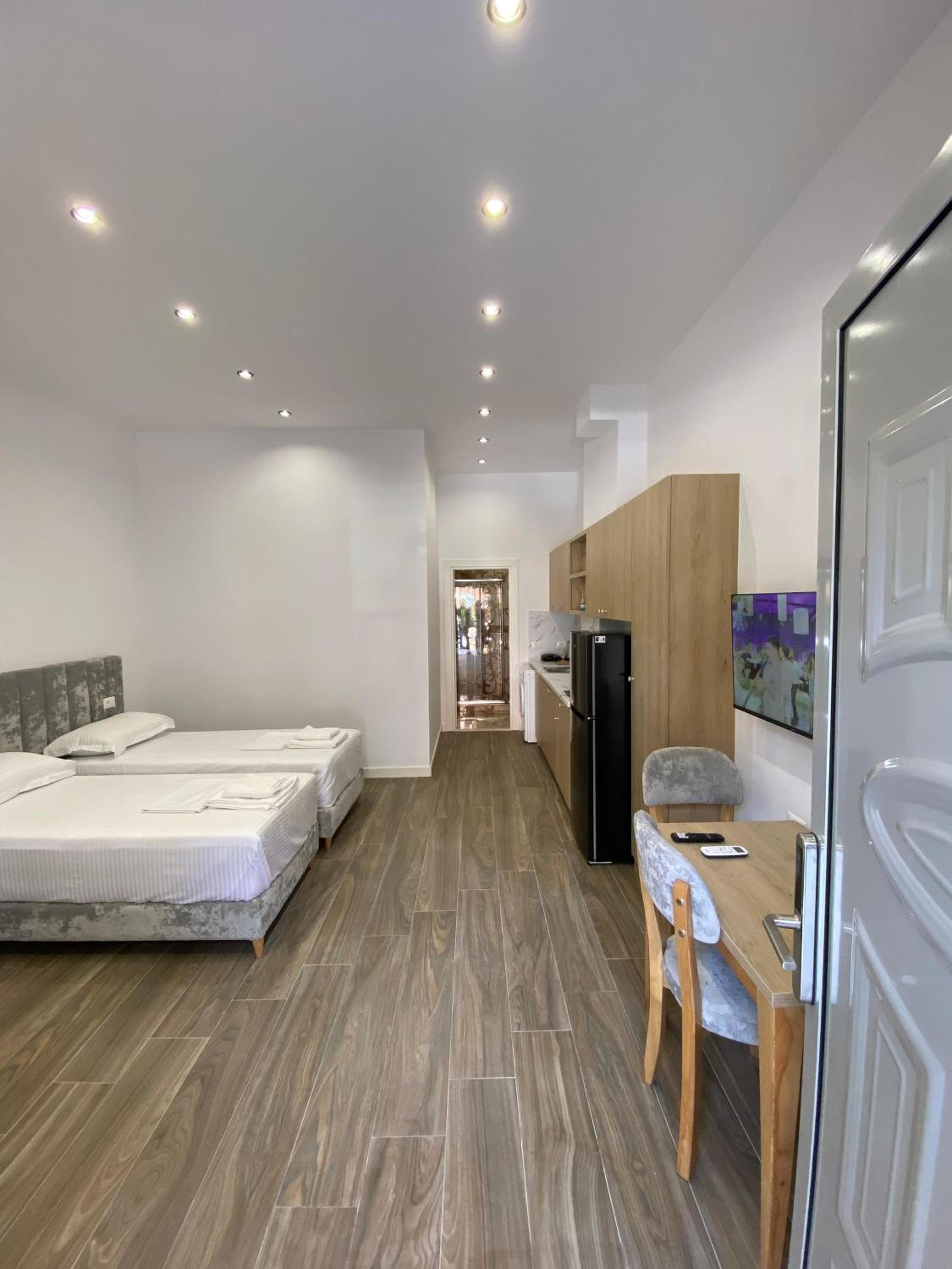 Studio Apartment photo 1