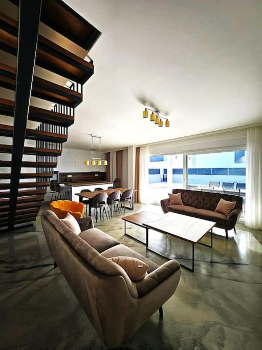 Villa photo 1