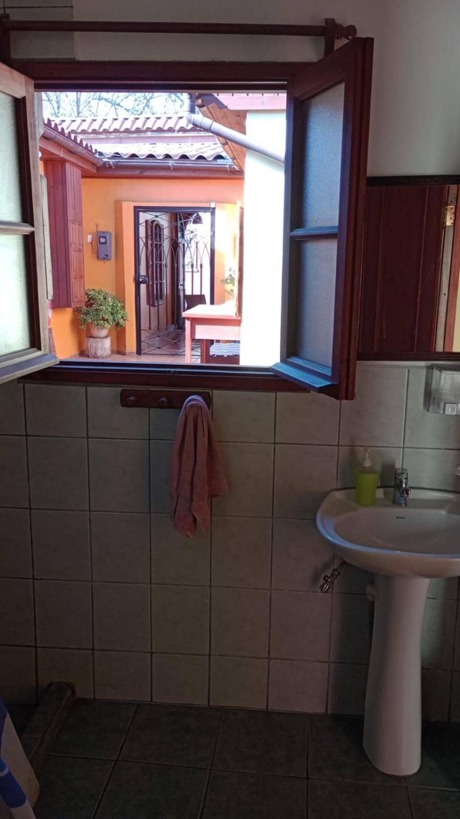Twin Room with Shared Bathroom photo 2