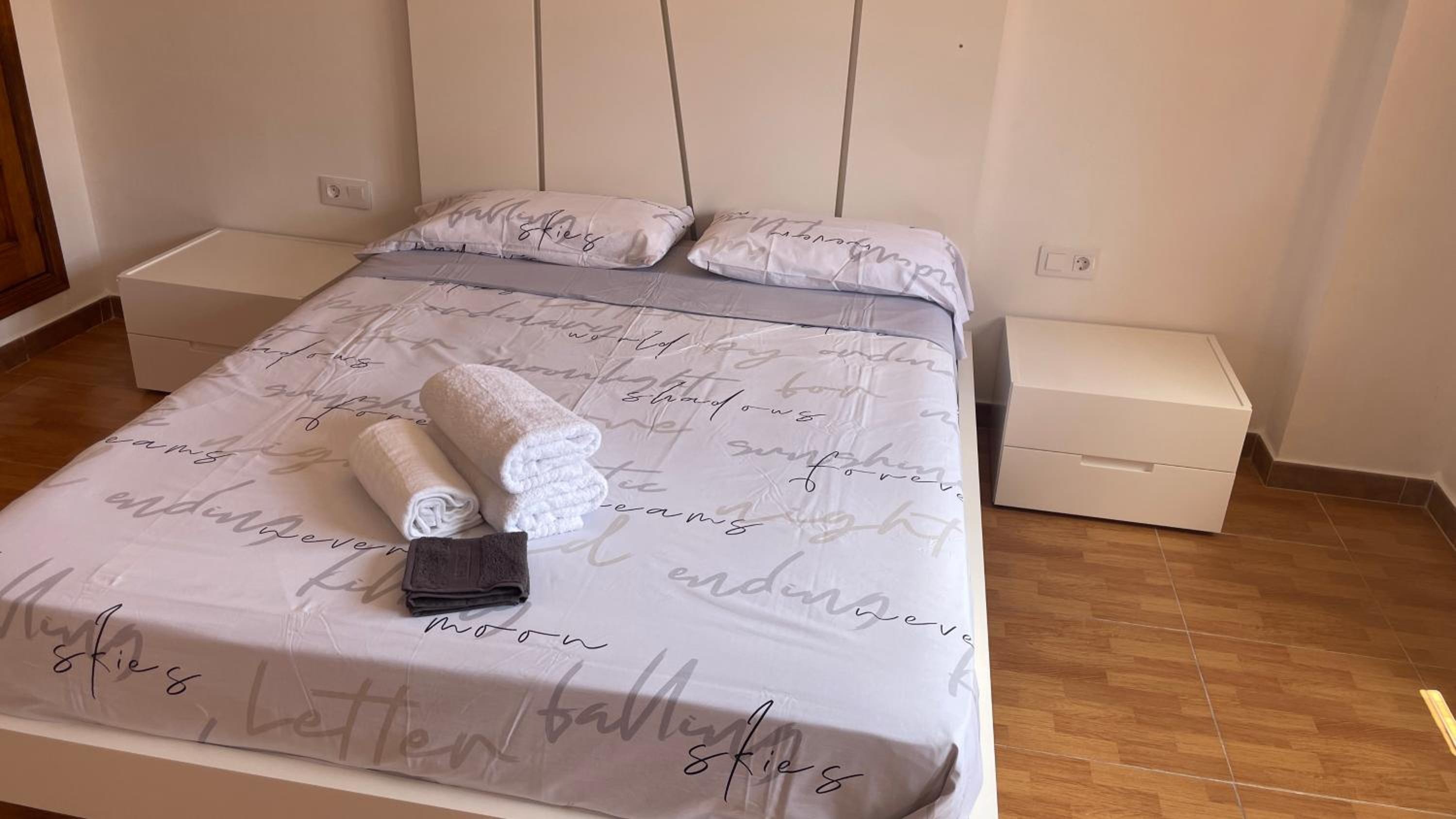 Apartamento de Dos Habitaciones con Terraza