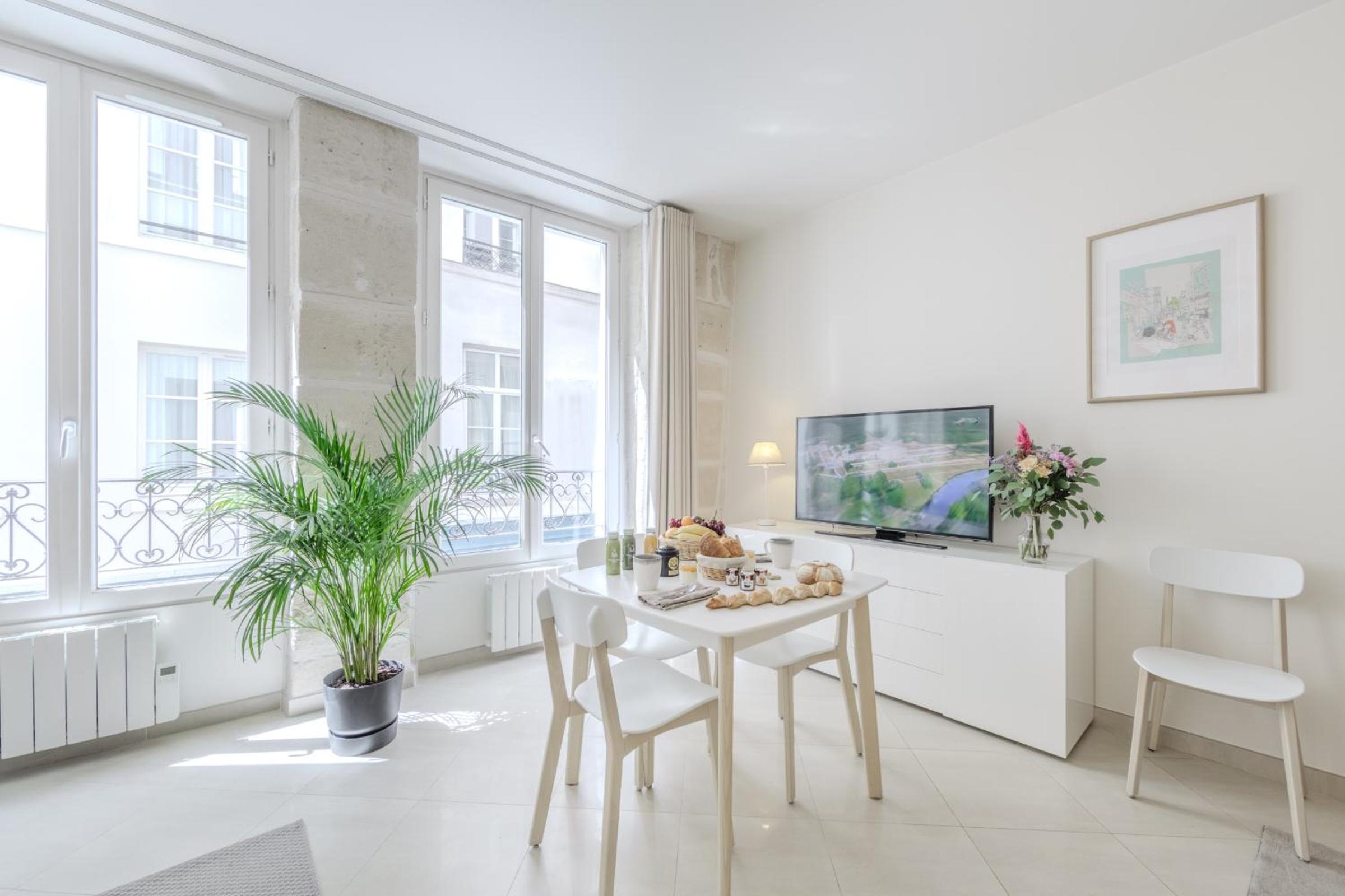 One-Bedroom Apartment with Balcony photo 3
