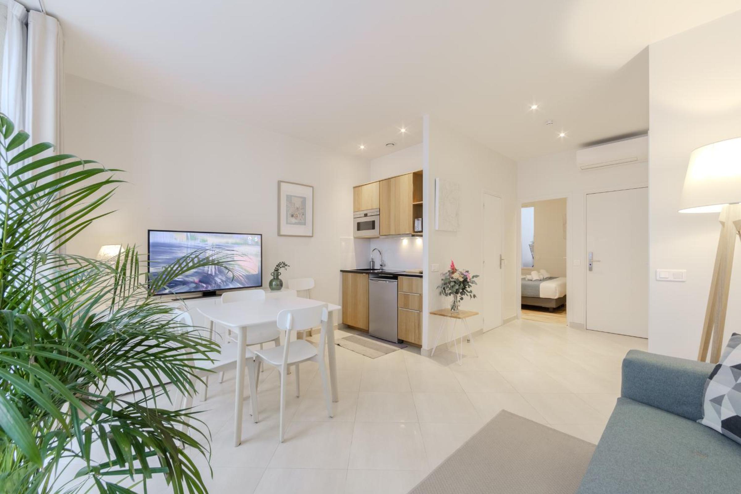 One-Bedroom Apartment with Balcony photo 2