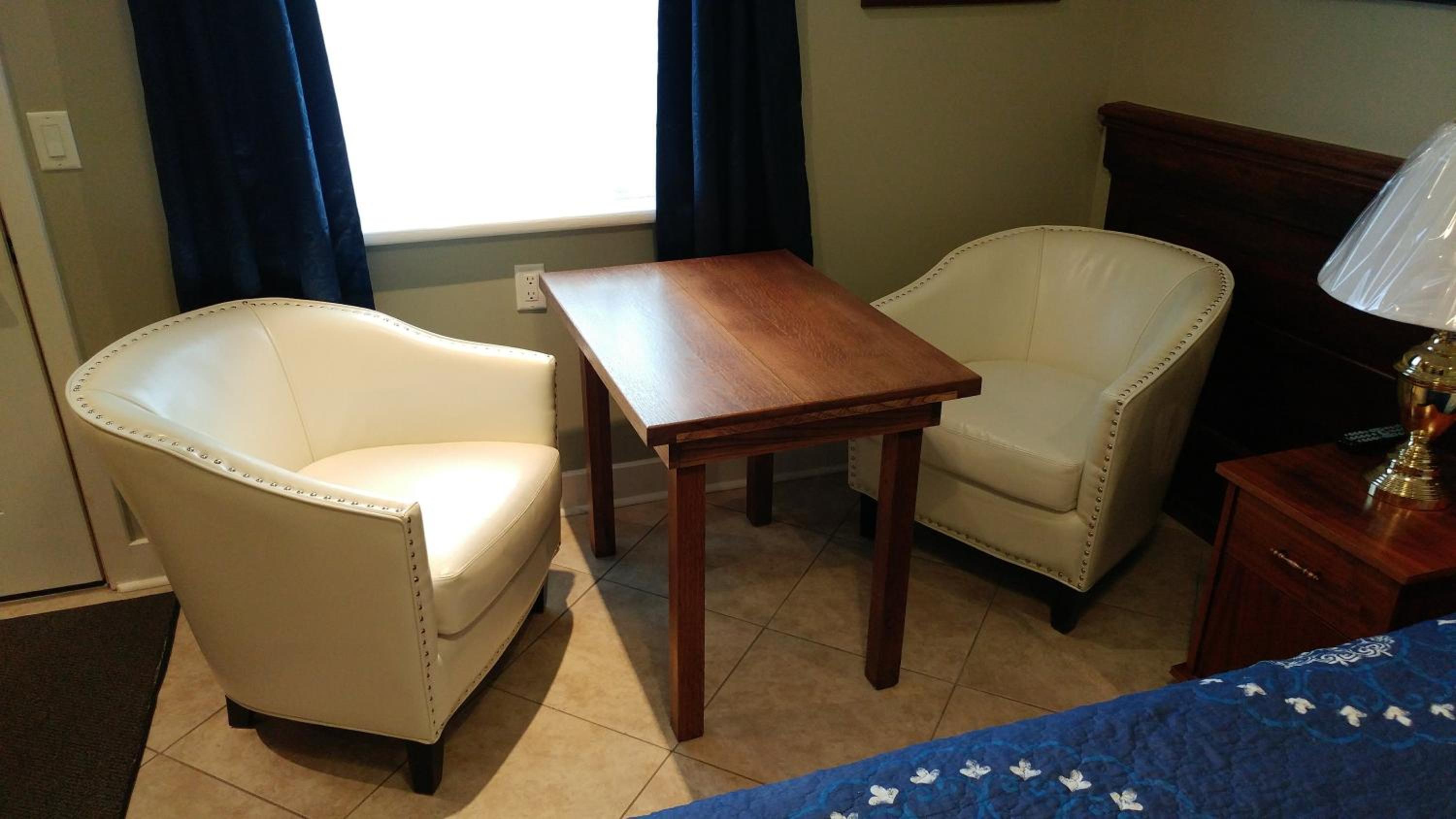 King Room with Roll-In Shower - Disability Access photo 2
