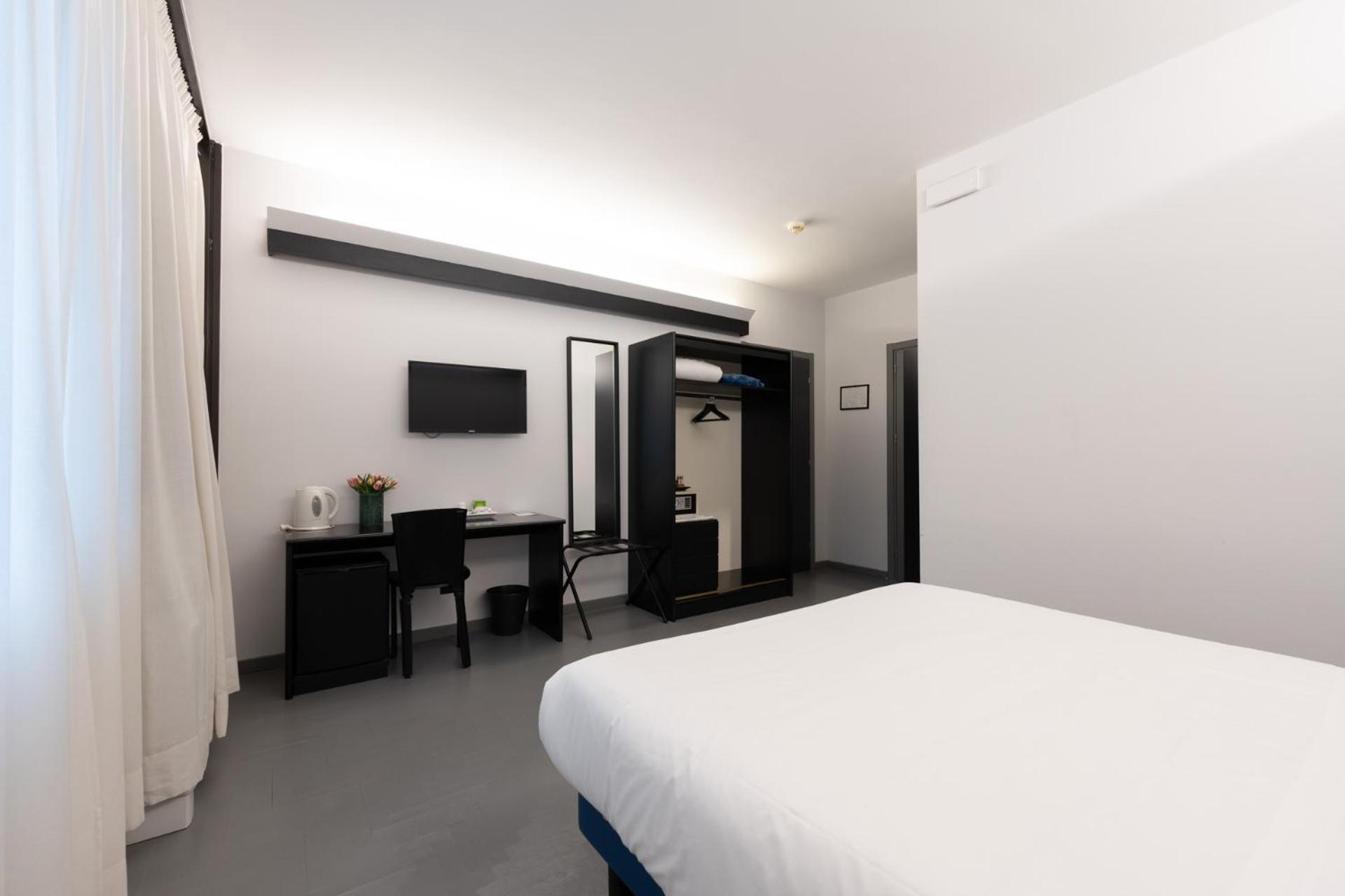 Deluxe Double Room - Photo 4
