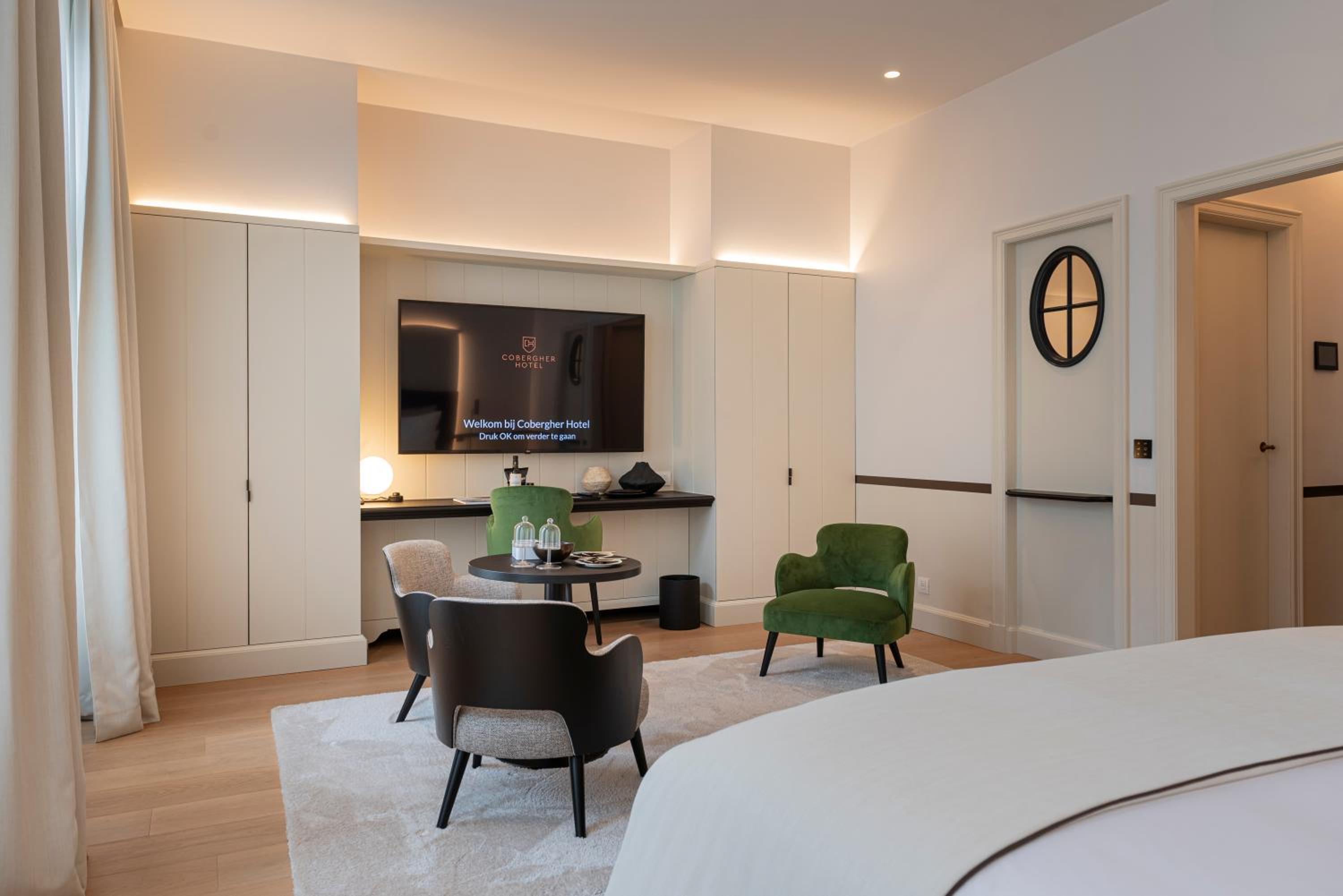 Deluxe King Room photo 2