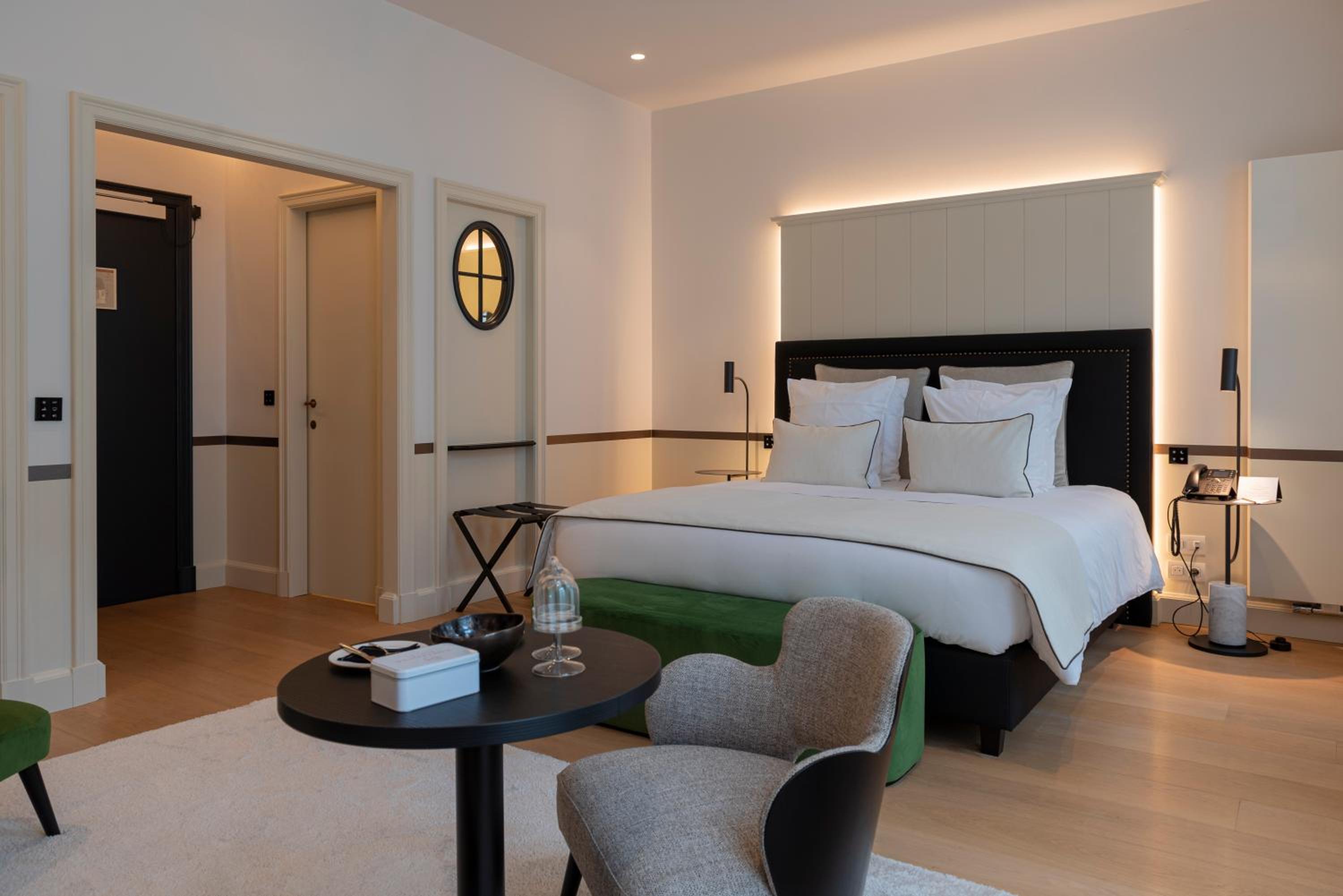 Deluxe King Room