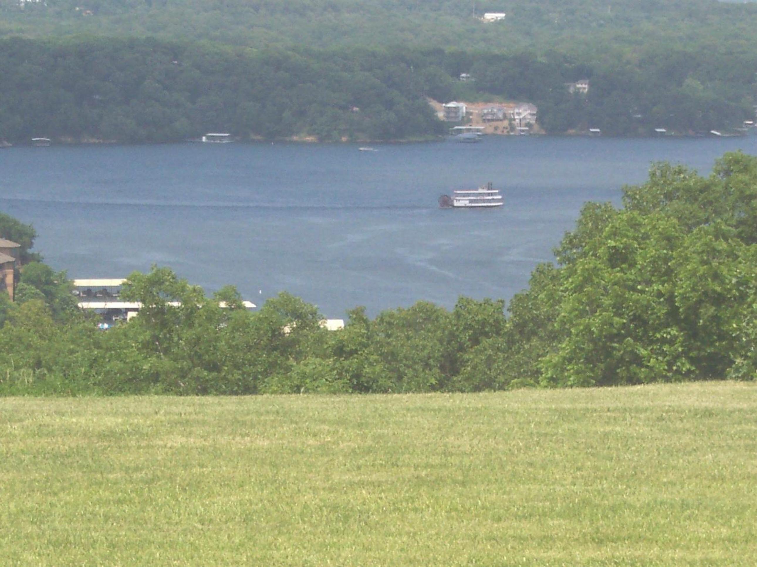 Two-Bedroom Apartment with Lake View photo 2