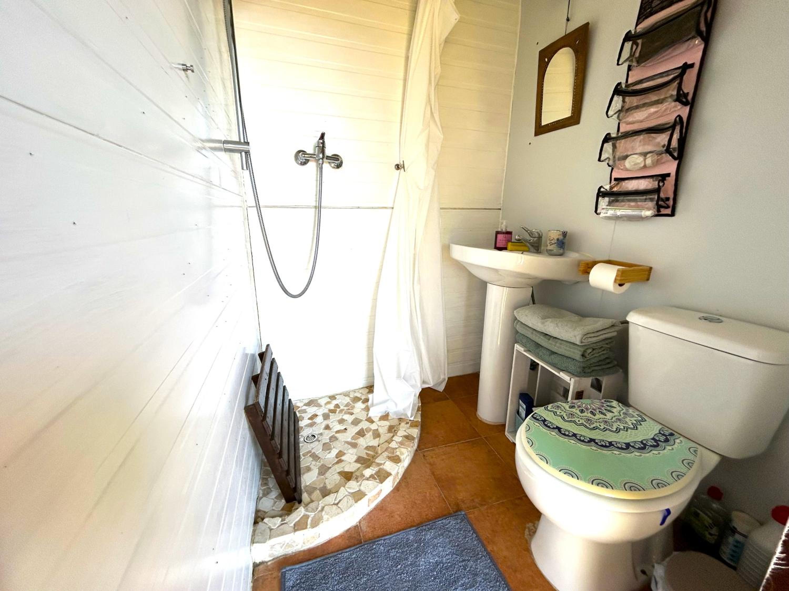 Deluxe Double Room (2 Adults + 1 Child) photo 2