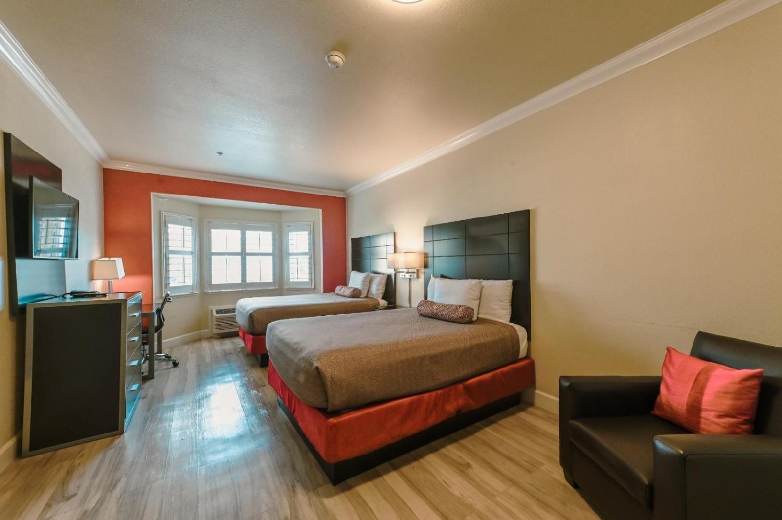 Double Room - Photo 5