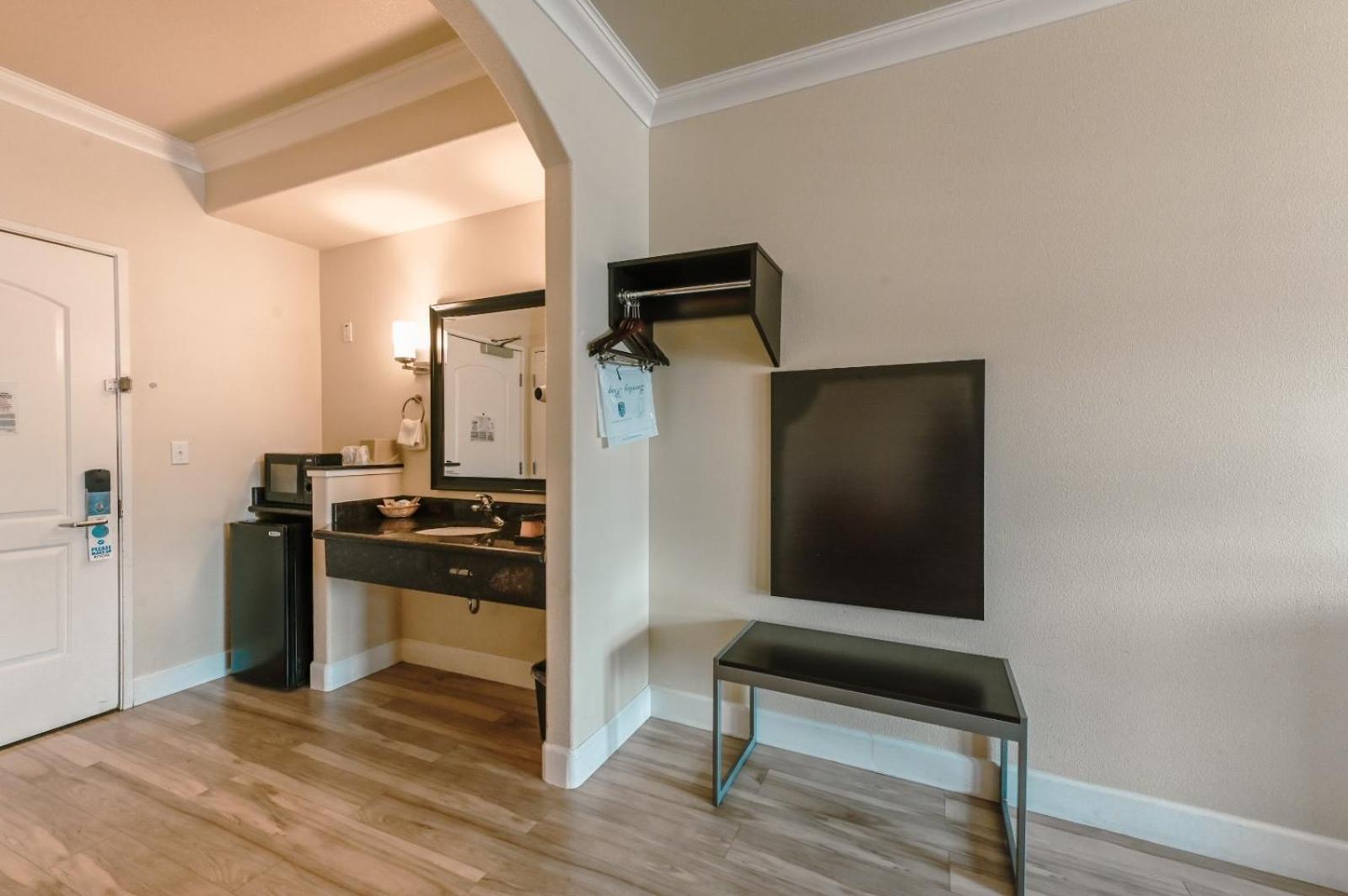 Double Room - Photo 2