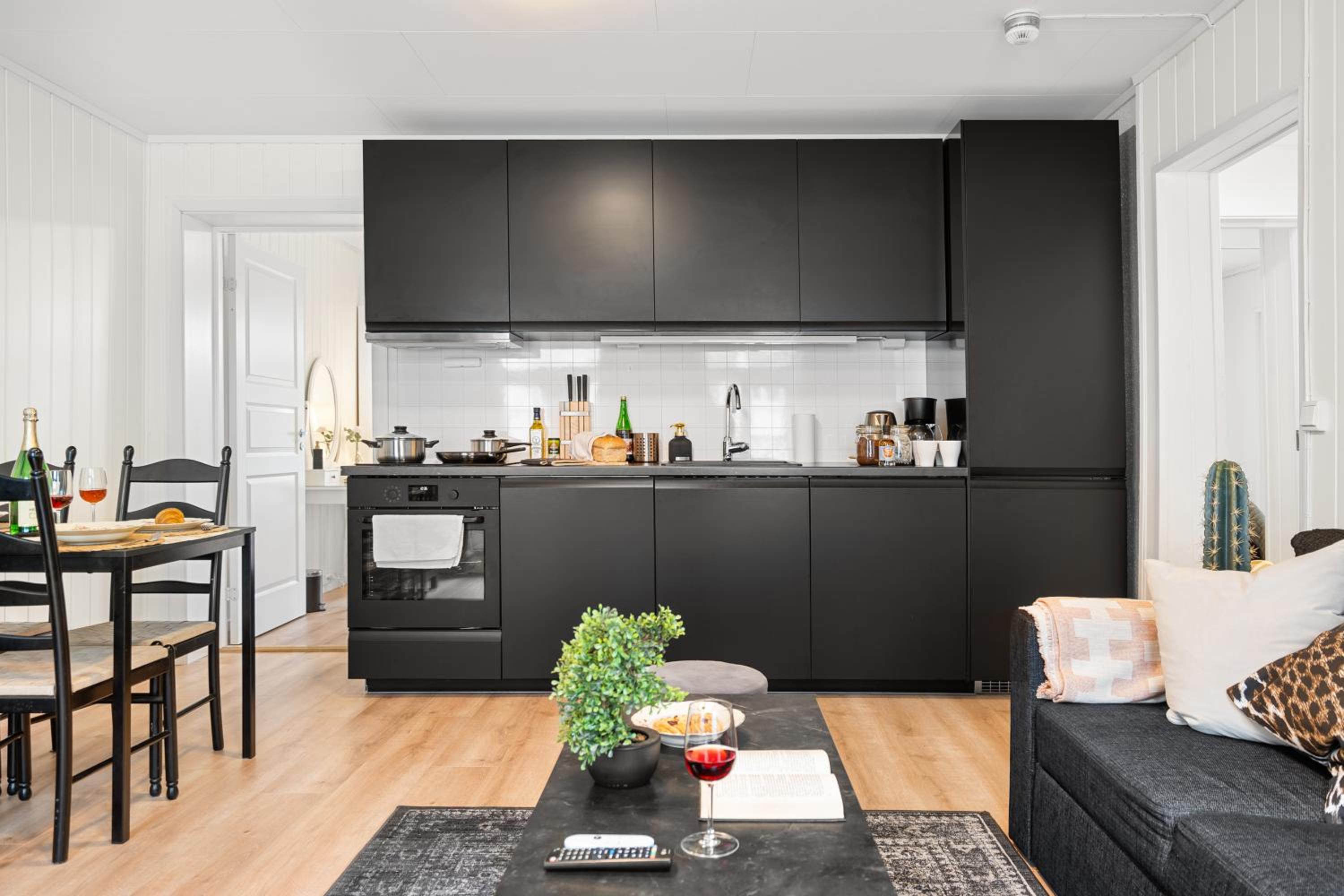 Two-Bedroom Apartment With Balcony photo 3