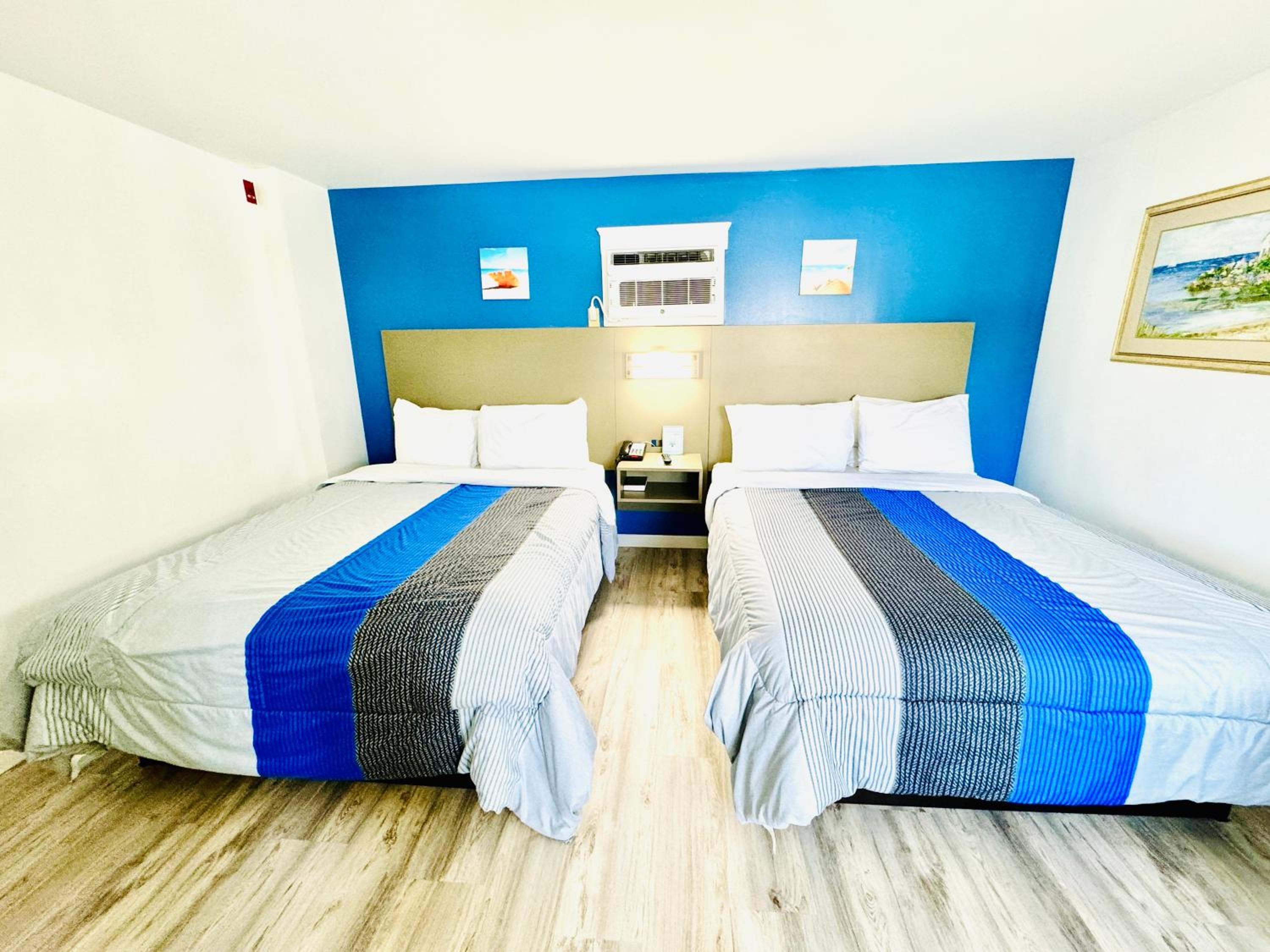 Deluxe Queen Room - Photo 8