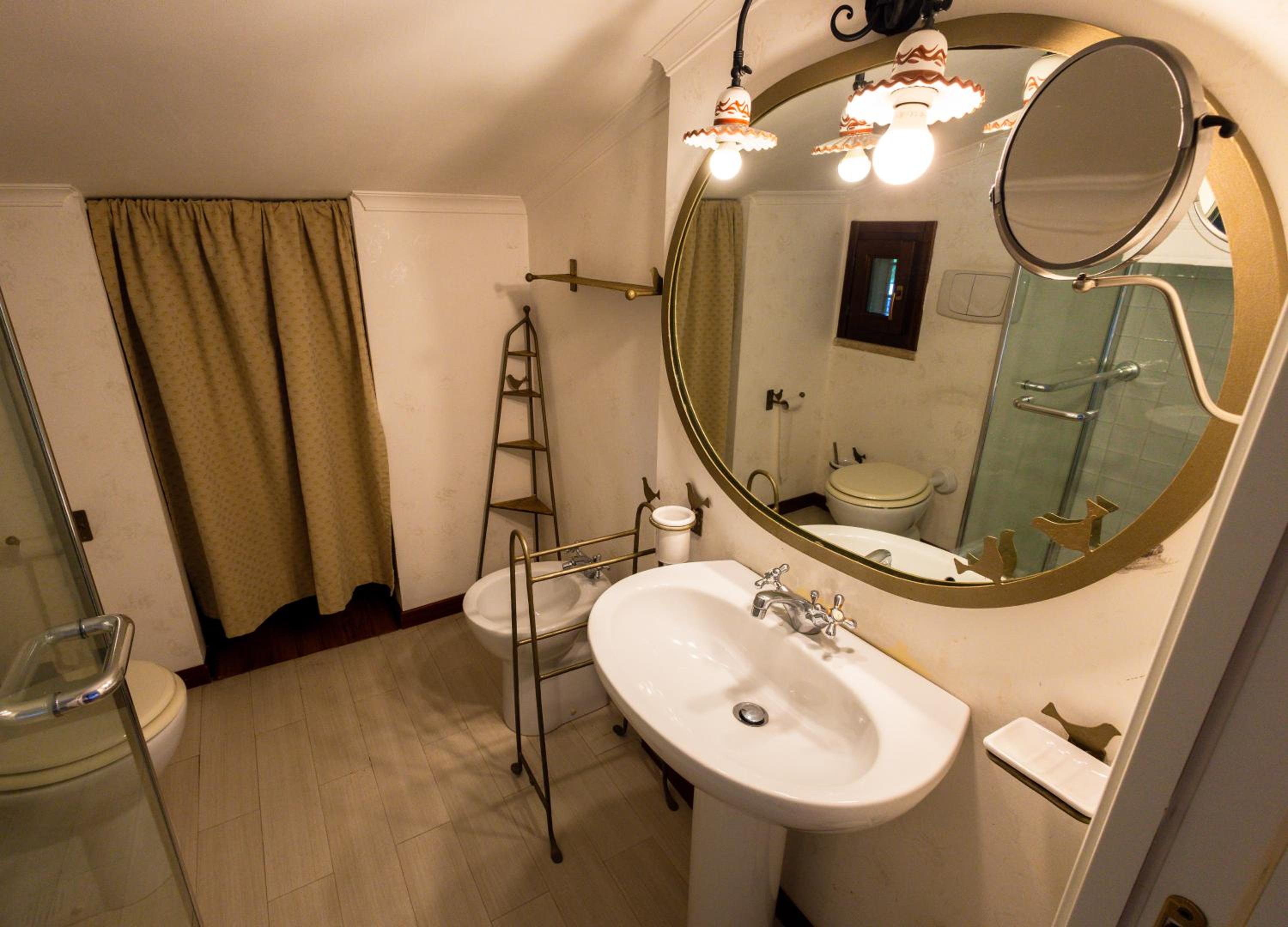 Family Room with Private Bathroom photo 3