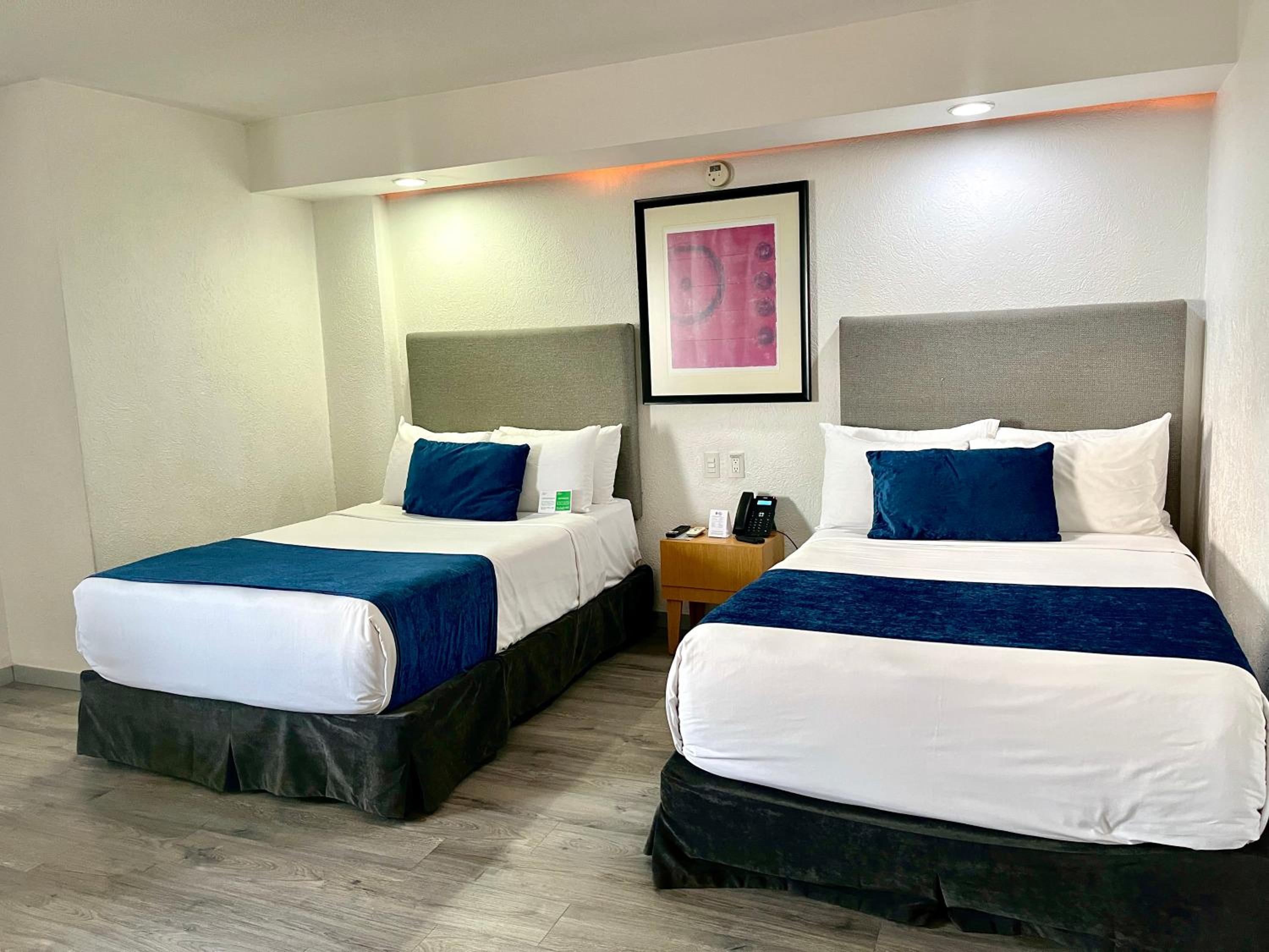 Standard Room with Two Double Beds - Non Smoking - Photo 1
