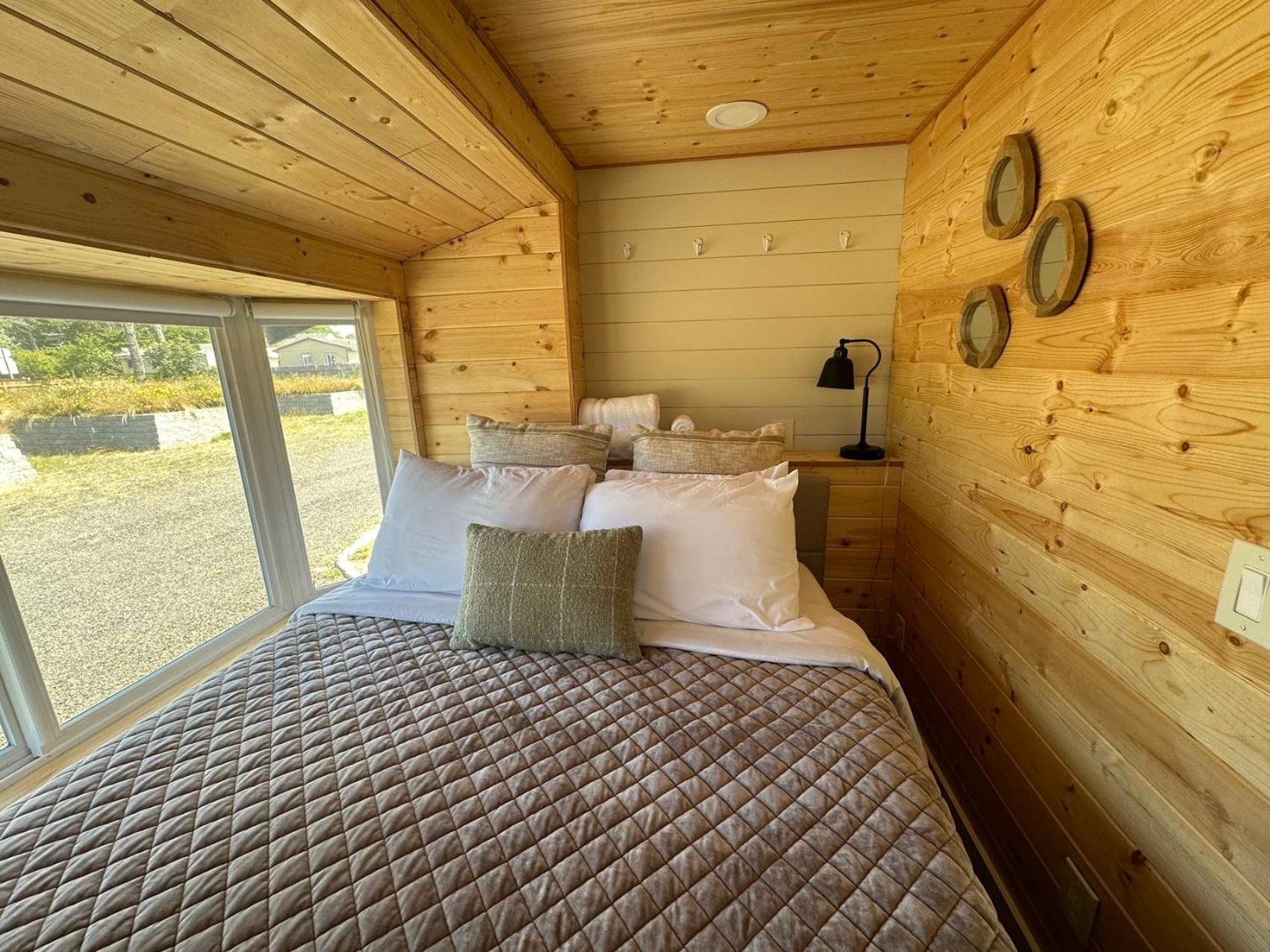 Mobile Home - Photo 4
