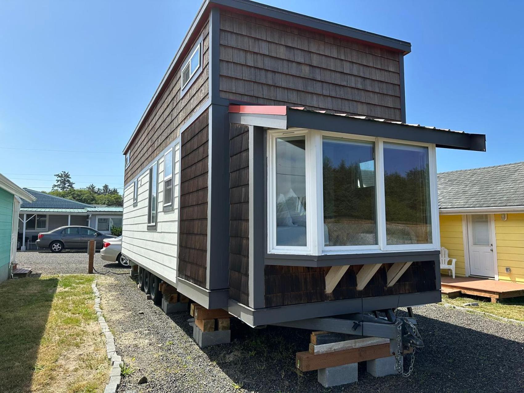 Mobile Home - Photo 10